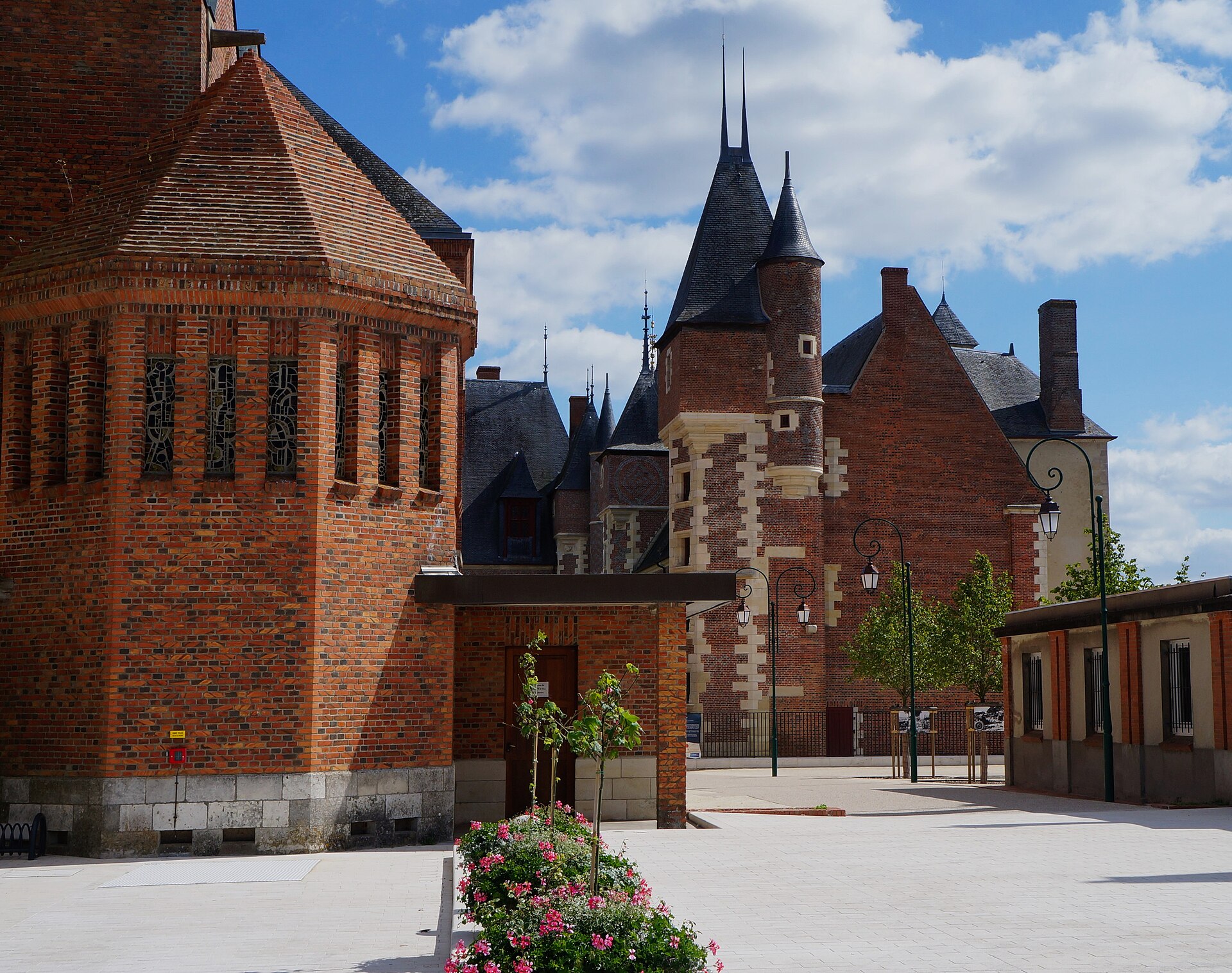 Château de Gien (Gien) Château de Gien — château à Gien, Loiret, intérieur, classé mh