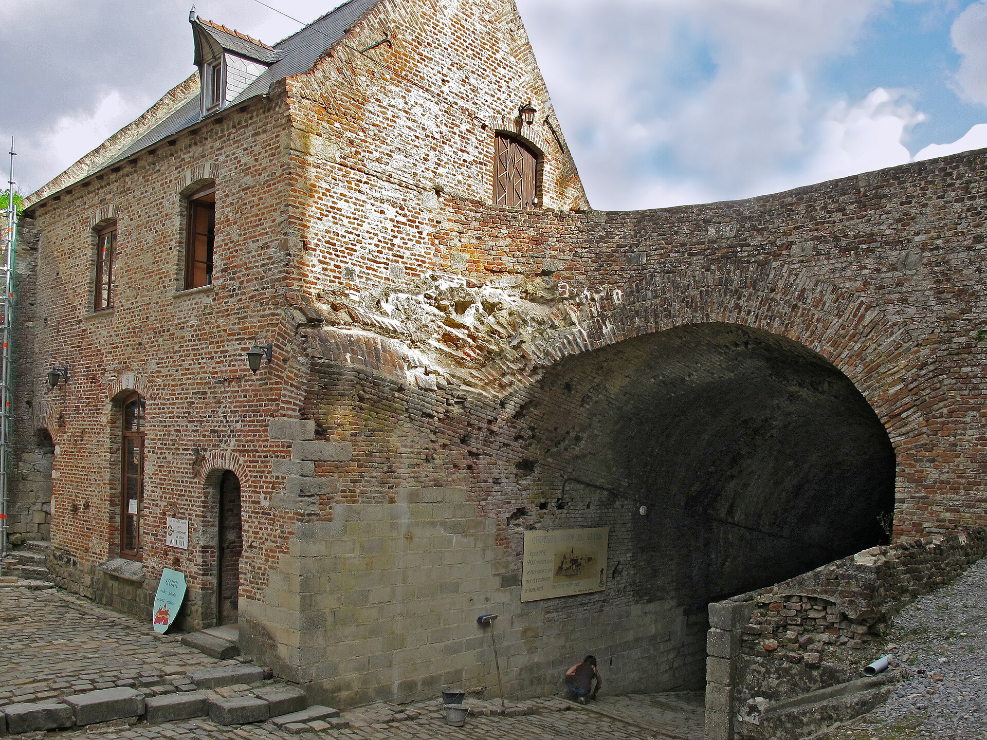 Château de Guise (Guise) Château de Guise — château à Guise, Aisne, façade, classé mh