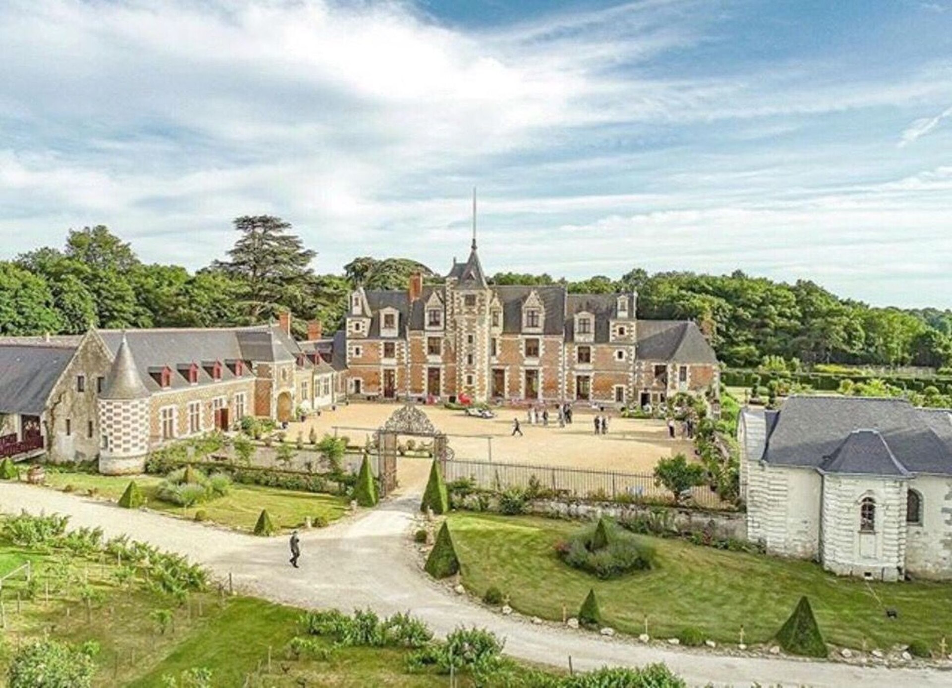 Château de Jallanges (Vouvray) Château de Jallanges — château à Vouvray, Indre-et-Loire, vue de nuit, inscrit mh
