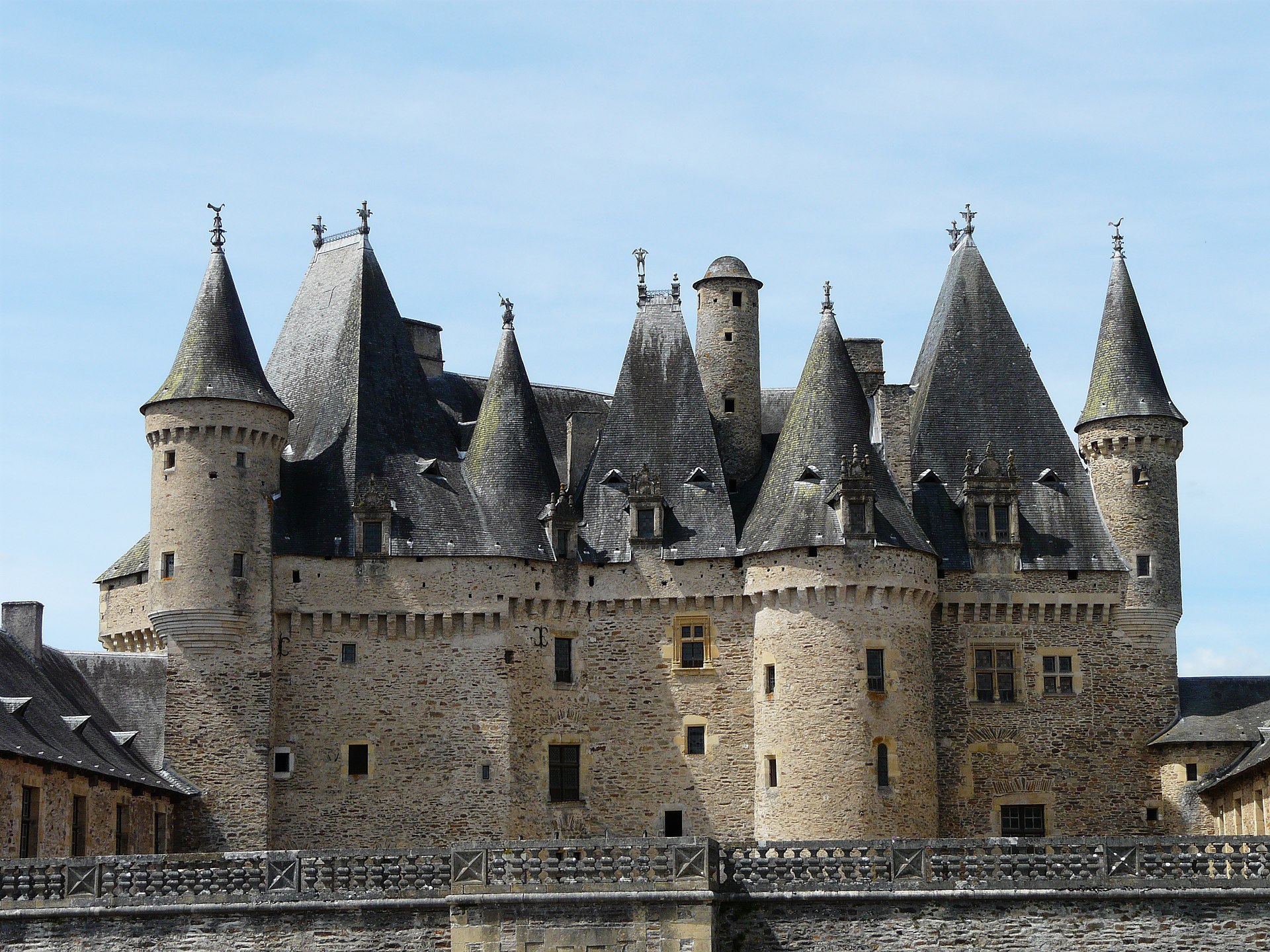 Château de Jumilhac-le-Grand (Jumilhac-le-Grand) Château de Jumilhac-le-Grand — château à Jumilhac-le-Grand, Dordogne, intérieur, classé mh