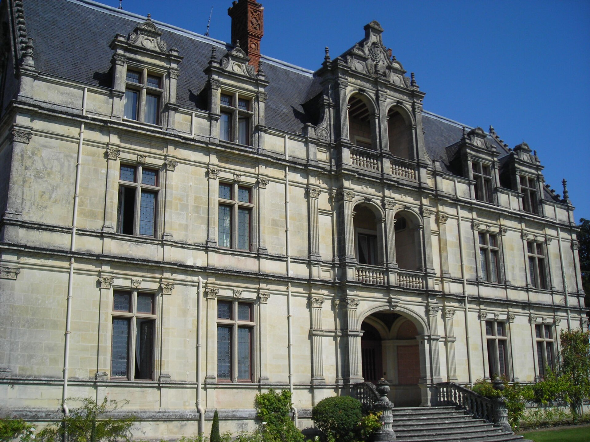 Château de la Bourdaisière (Montlouis-sur-Loire) Château de la Bourdaisière — château à Montlouis-sur-Loire, Indre-et-Loire, façade, inscrit mh