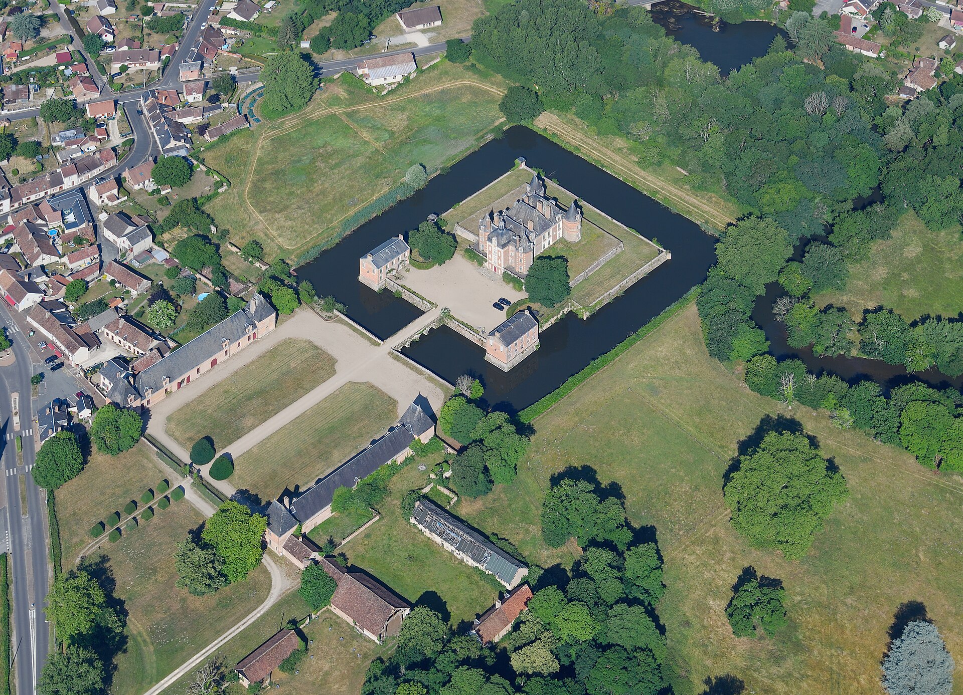 Château de la Ferté-Imbault (La Ferté-Imbault) Château de la Ferté-Imbault — château à La Ferté-Imbault, Loir-et-Cher, intérieur, inscrit mh