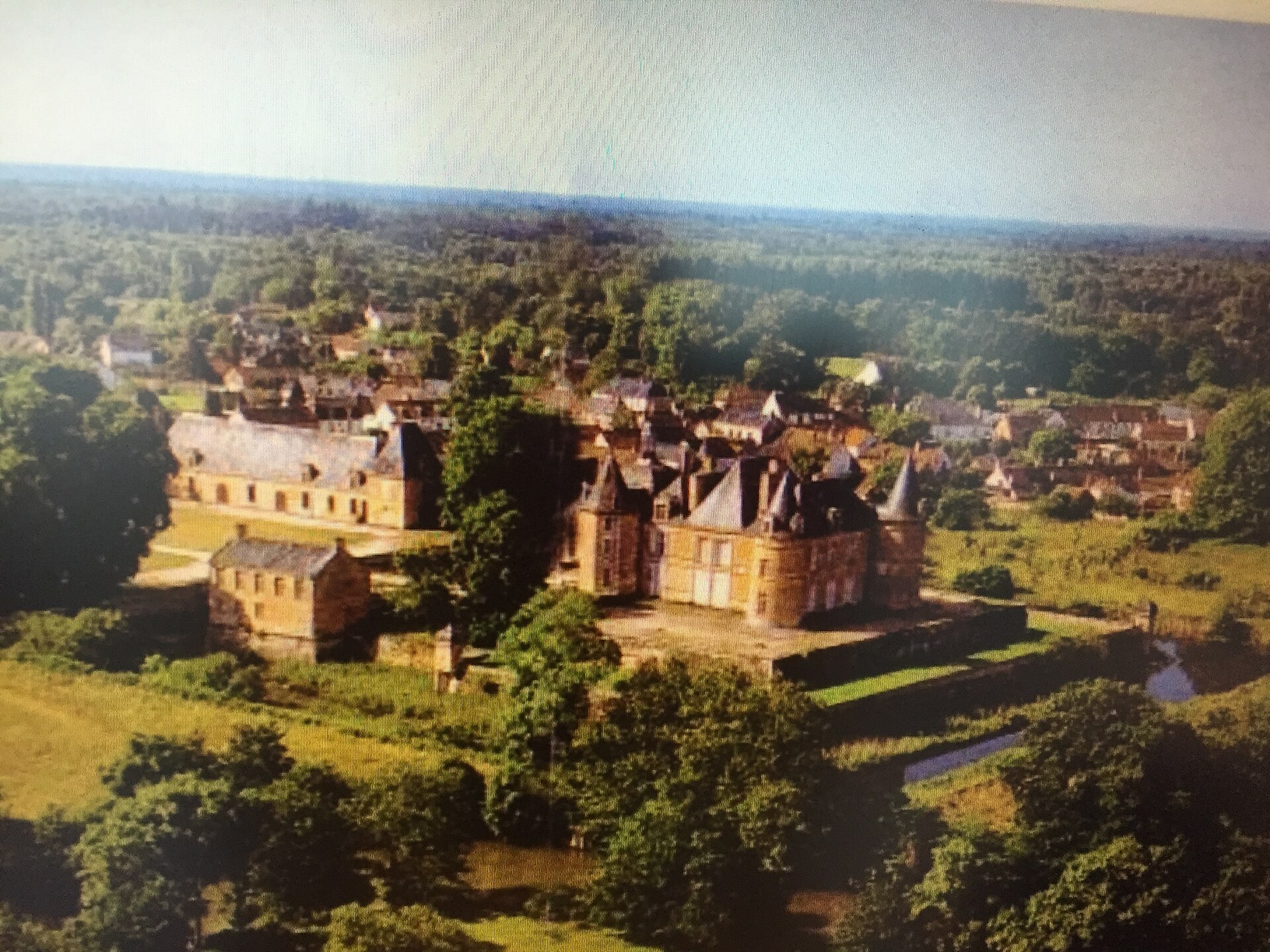 Château de la Ferté-Imbault (La Ferté-Imbault) Château de la Ferté-Imbault — château à La Ferté-Imbault, Loir-et-Cher, vue de nuit, inscrit mh