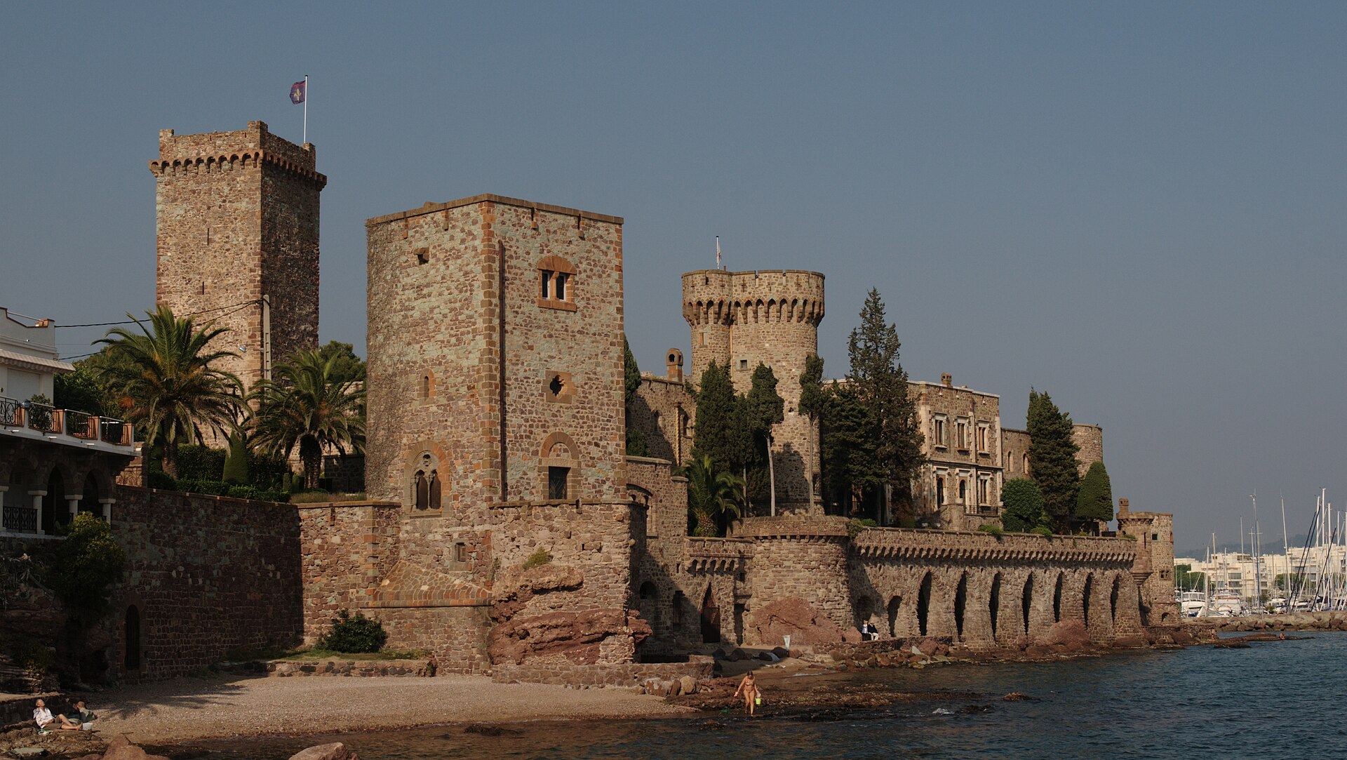 Château de la Napoule (Mandelieu-la-Napoule) Château de la Napoule — château à Mandelieu-la-Napoule, Alpes-Maritimes, façade, classé mh