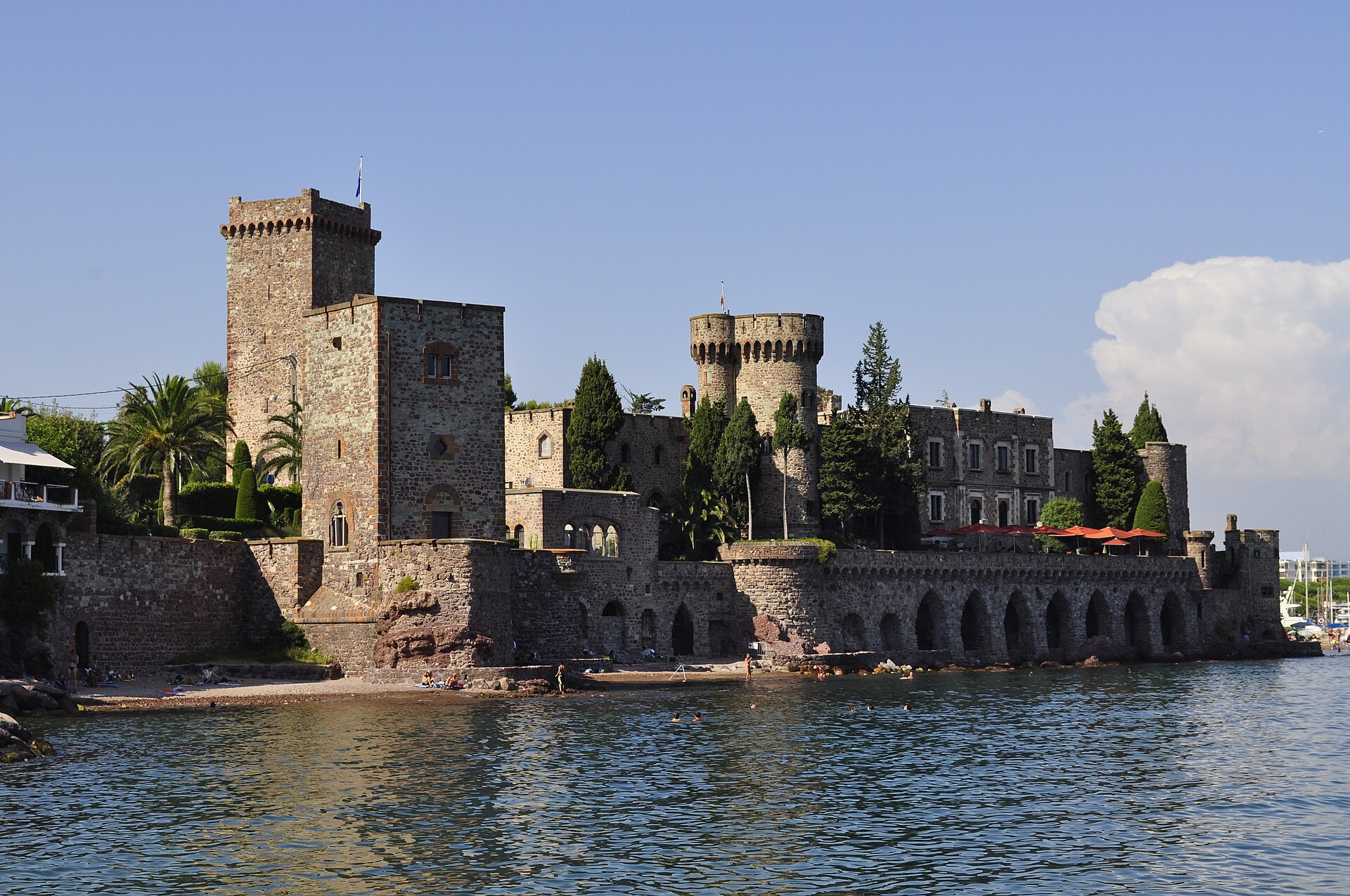 Château de la Napoule (Mandelieu-la-Napoule) Château de la Napoule — château à Mandelieu-la-Napoule, Alpes-Maritimes, intérieur, classé mh