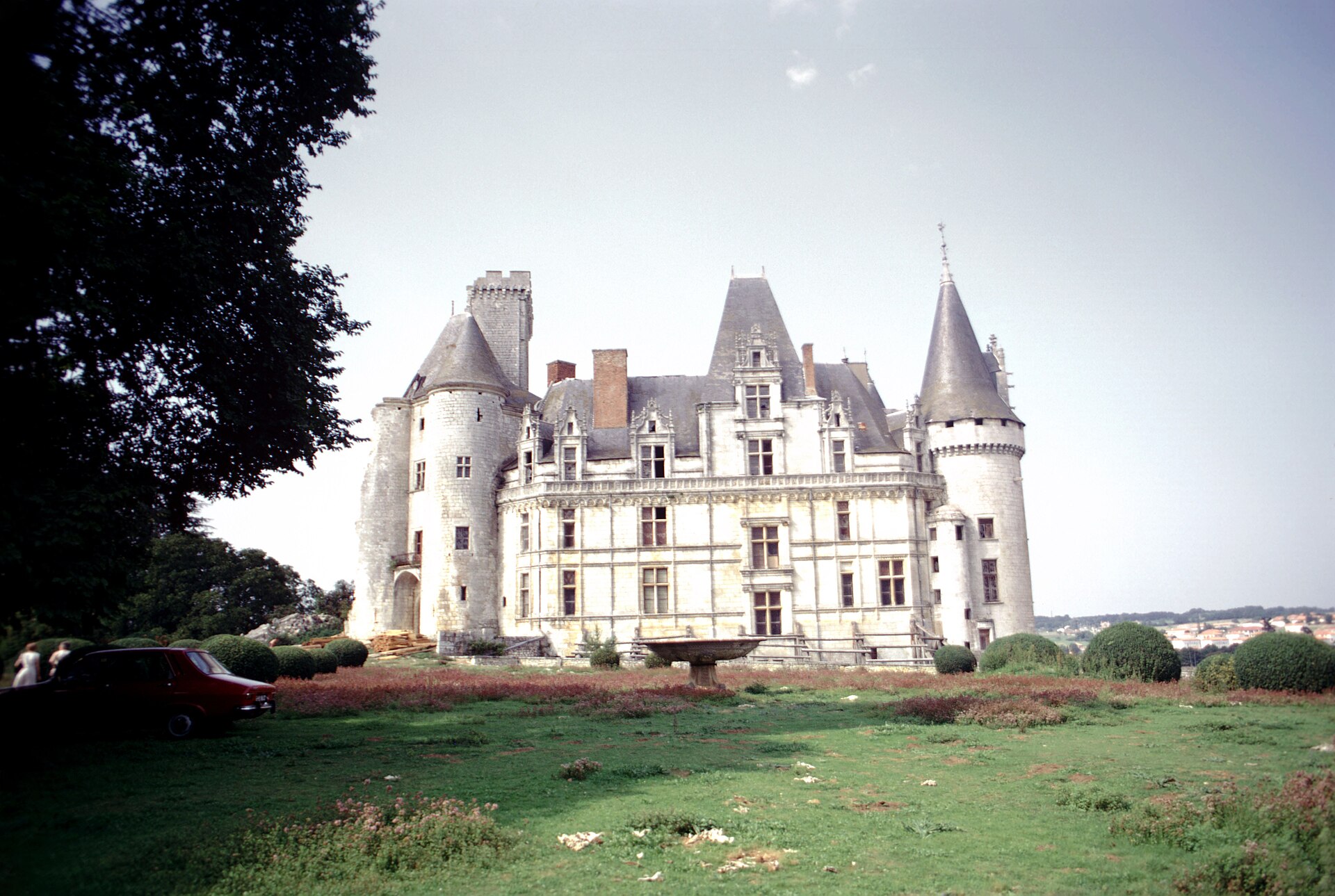 Château de la Rochefoucauld — château à La Rochefoucauld, Charente, façade, classé mh