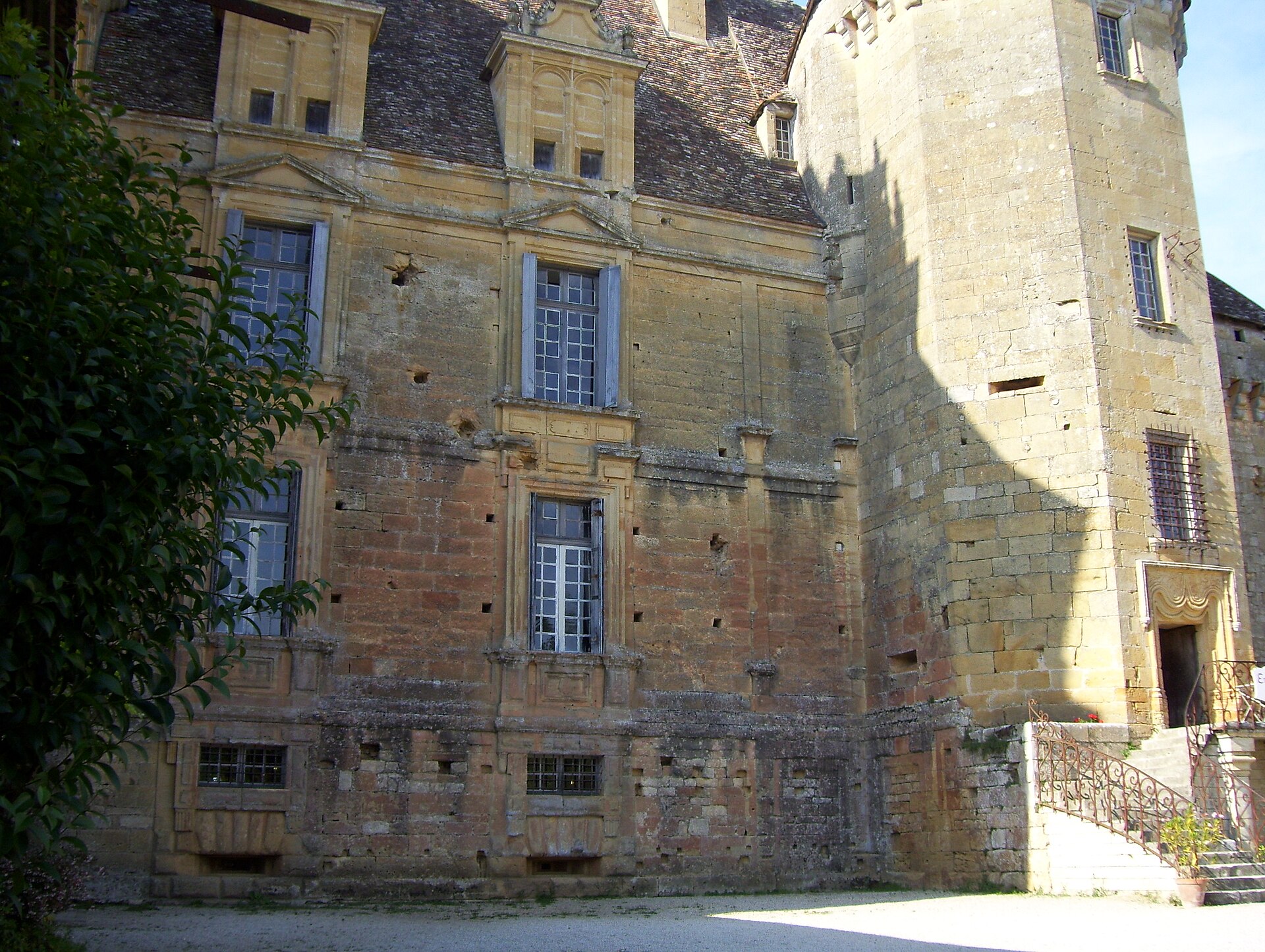 Château de Lanquais (Lanquais) Château de Lanquais — château à Lanquais, Dordogne, vue de nuit, classé mh