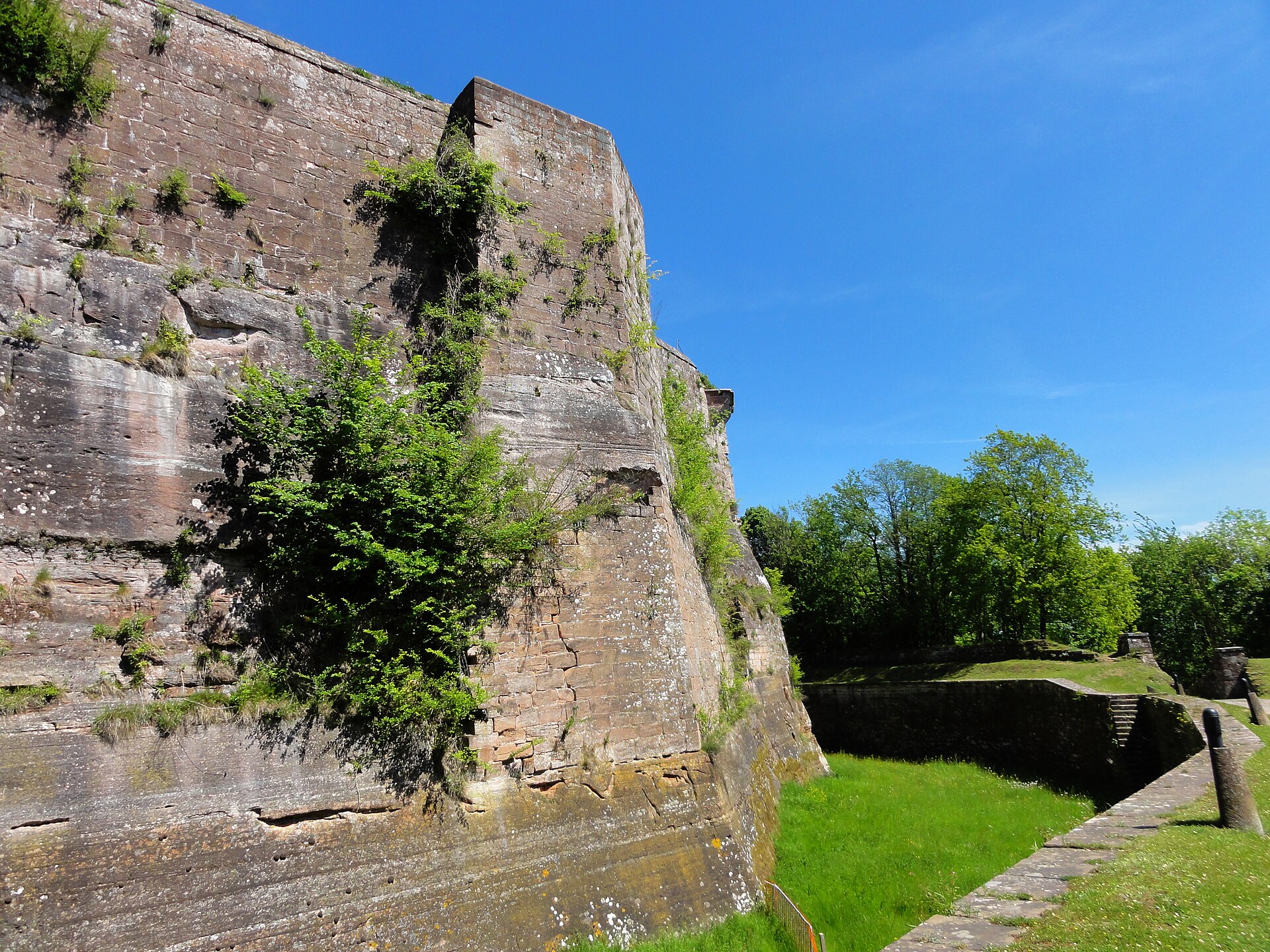 Château de Lichtenberg (Lichtenberg) Château de Lichtenberg — château à Lichtenberg, Bas-Rhin, intérieur, classé mh