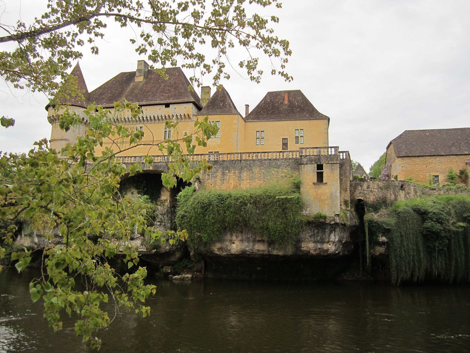 Château de Losse (Thonac) Château de Losse — château à Thonac, Dordogne, intérieur, classé mh