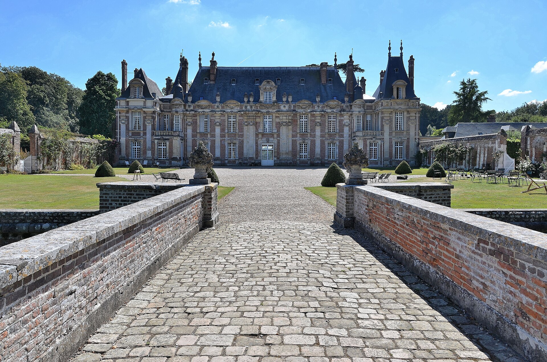 Château de Miromesnil (Tourville-sur-Arques) Château de Miromesnil — château à Tourville-sur-Arques, Seine-Maritime, intérieur, inscrit mh