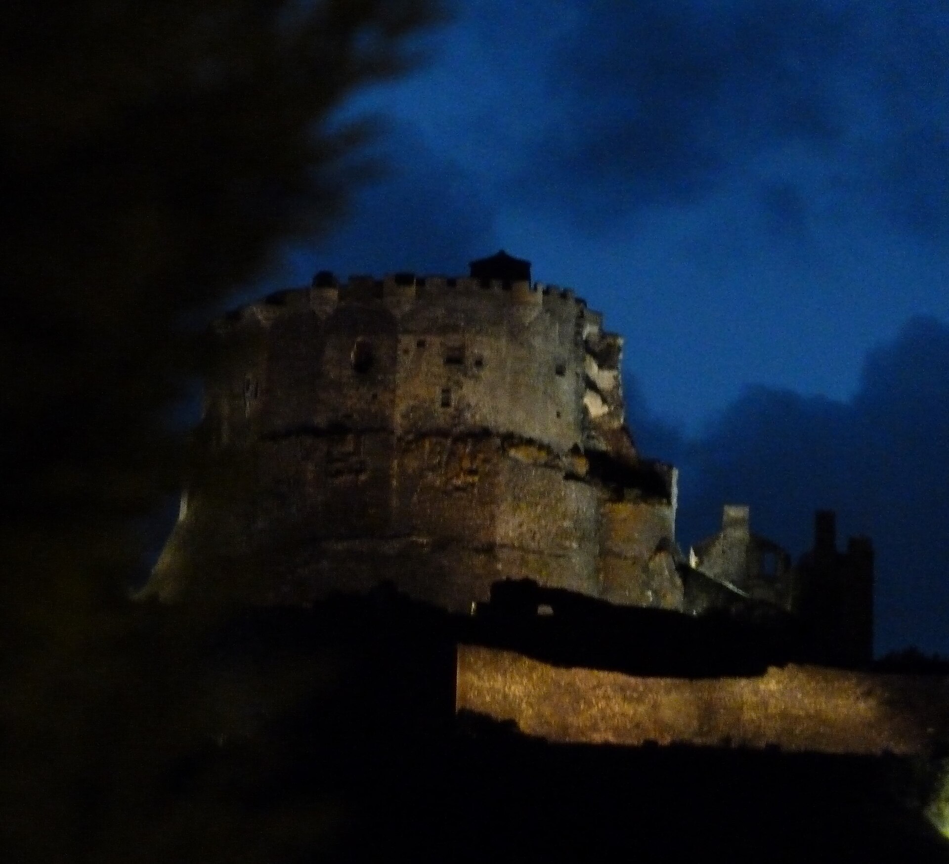 Château de Murol — château à Murol, Puy-de-Dôme, façade, classé mh