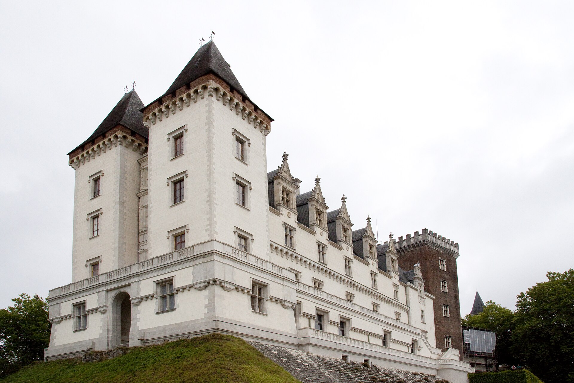 Château de Pau — château à Pau, Pyrénées-Atlantiques, façade, classé mh