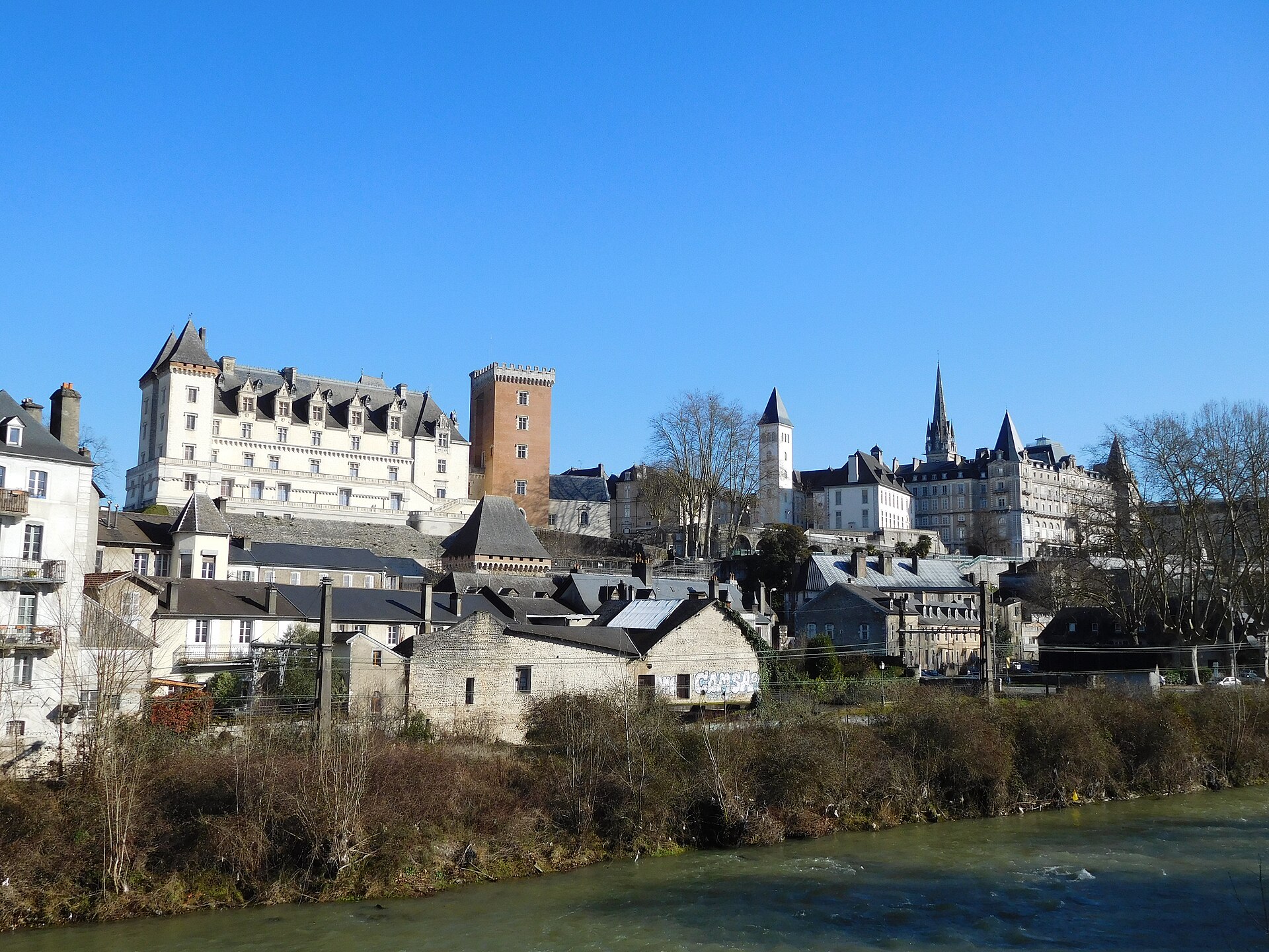 Château de Pau — château à Pau, Pyrénées-Atlantiques, vue de nuit, classé mh