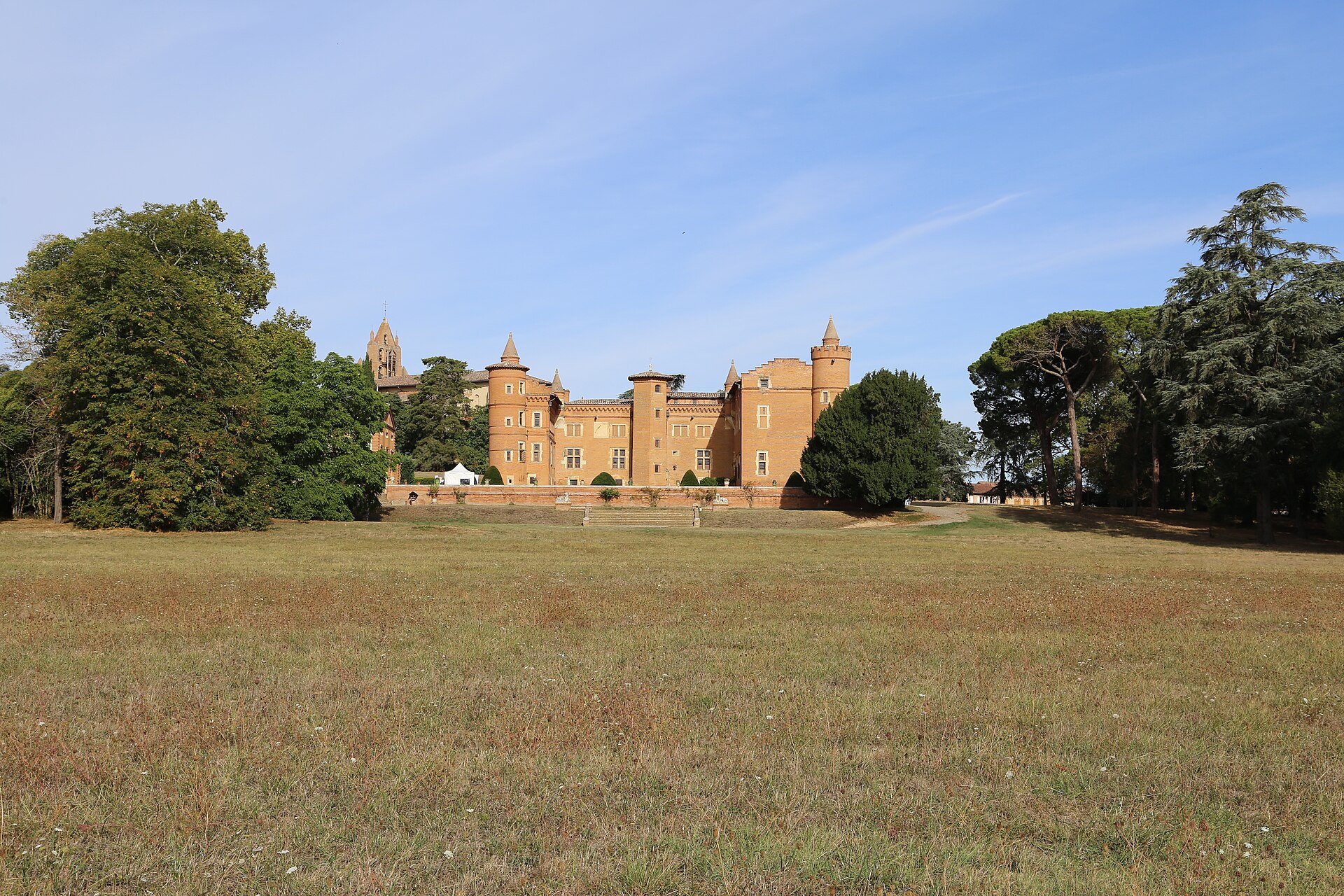 Château de Pibrac (Pibrac) Château de Pibrac — château à Pibrac, Haute-Garonne, intérieur, classé mh