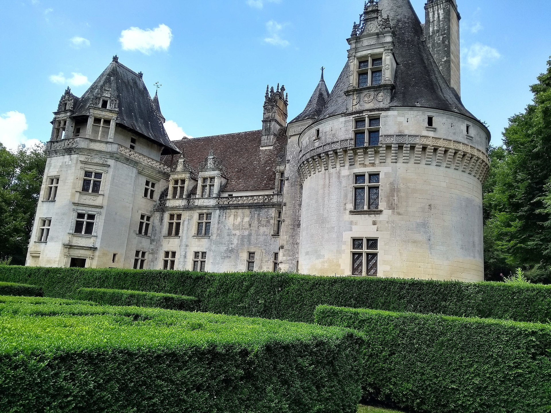 Château de Puyguilhem (Villars) Château de Puyguilhem — château à Villars, Dordogne, intérieur, classé mh