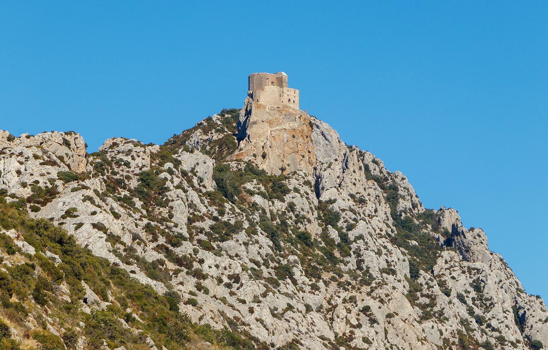Château de Quéribus (Cucugnan) Château de Quéribus — château à Cucugnan, Aude, intérieur, classé mh