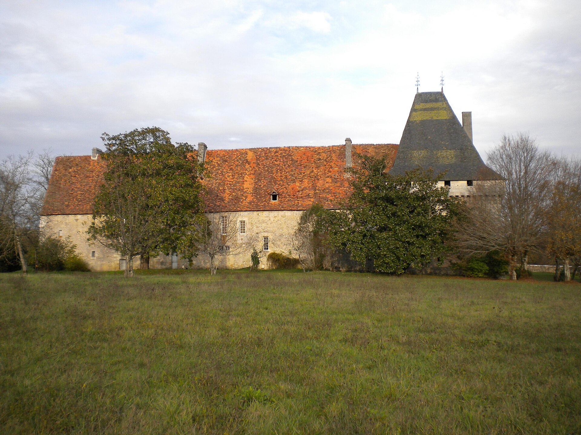 Château de Richemont (Saint-Crépin-de-Richemont) Château de Richemont — château à Saint-Crépin-de-Richemont, Dordogne, façade, inscrit mh