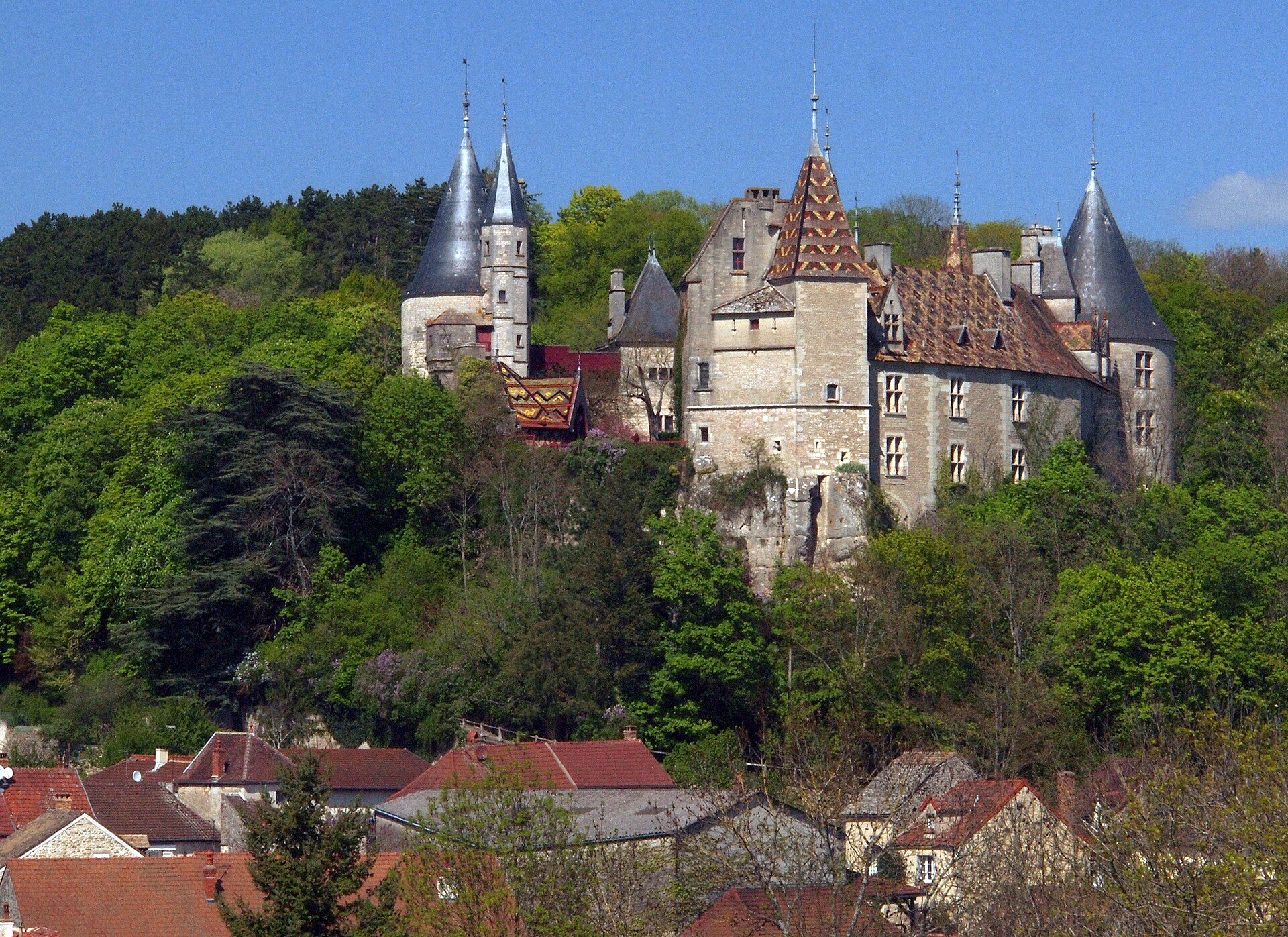 Château de Rochepot (La Rochepot) Château de Rochepot — château à La Rochepot, Côte-d'Or, vue de nuit, classé mh
