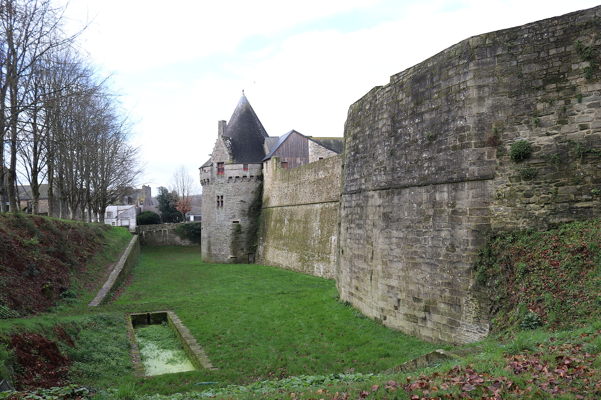 Château de Rohan (Pontivy) (Pontivy) Château de Rohan (Pontivy) — château à Pontivy, Morbihan, intérieur, classé mh