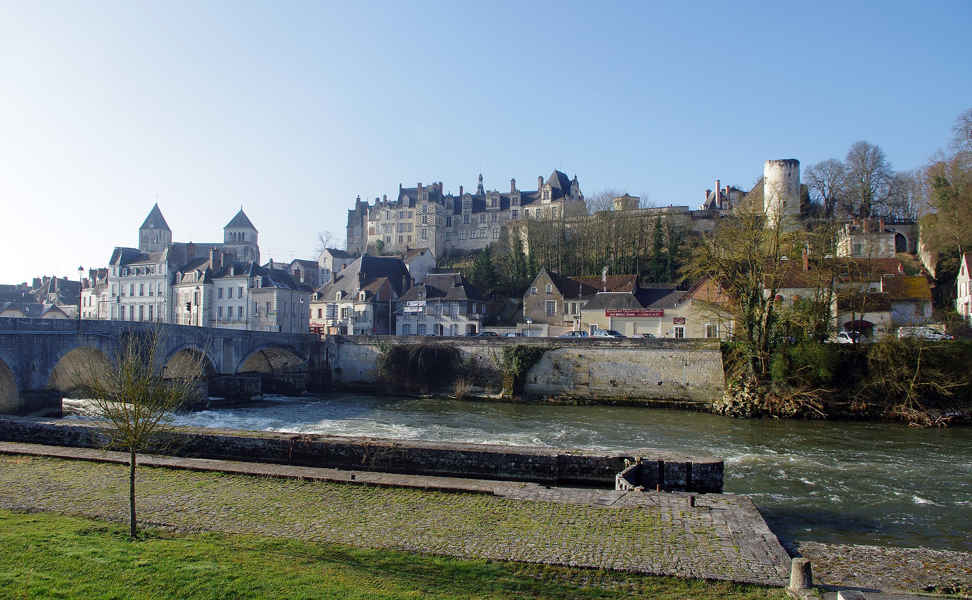 Château de Saint-Aignan (Saint-Aignan) Château de Saint-Aignan — château à Saint-Aignan, Loir-et-Cher, intérieur, classé mh