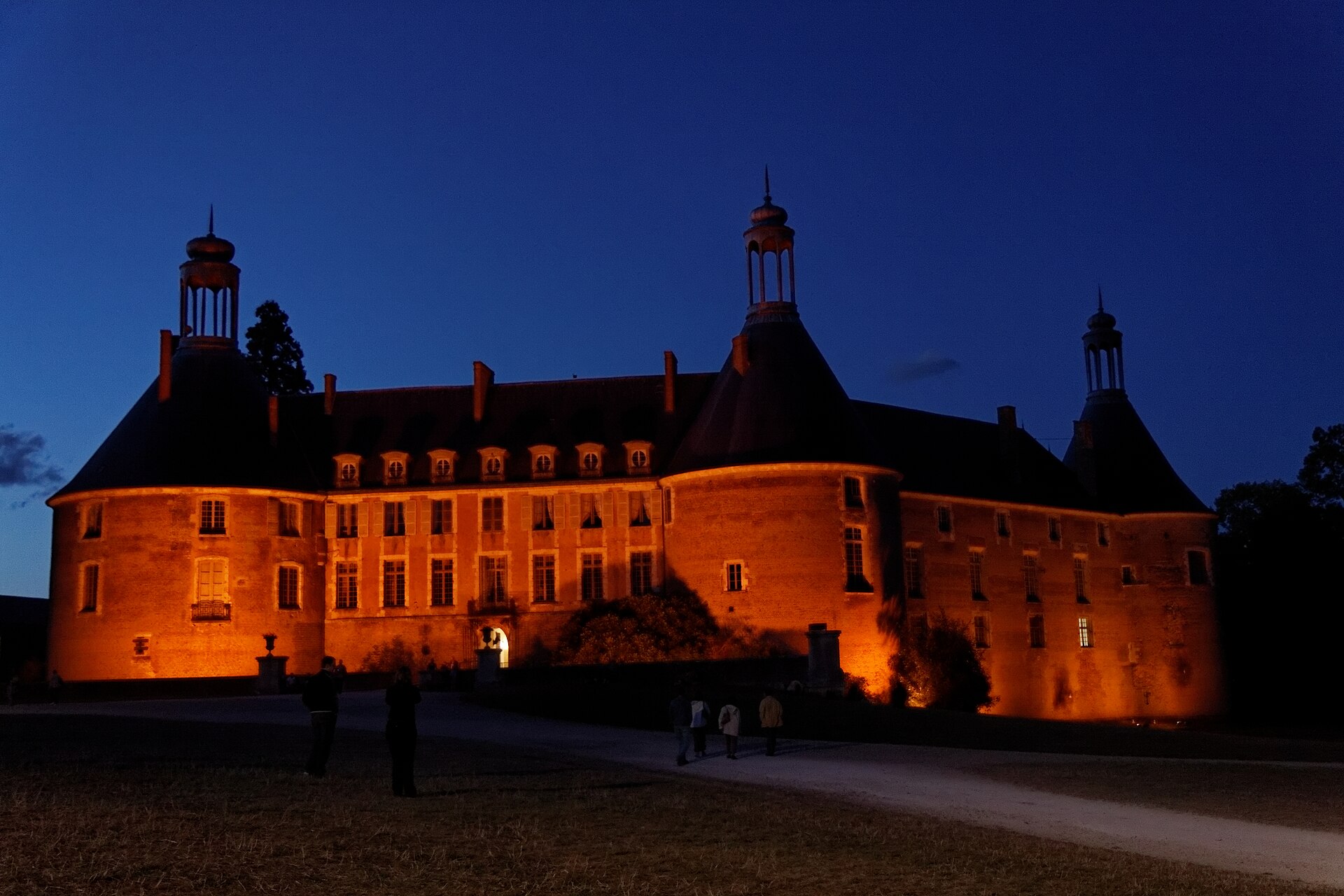 Château de Saint-Fargeau (Saint-Fargeau) Château de Saint-Fargeau — château à Saint-Fargeau, Yonne, façade, classé mh