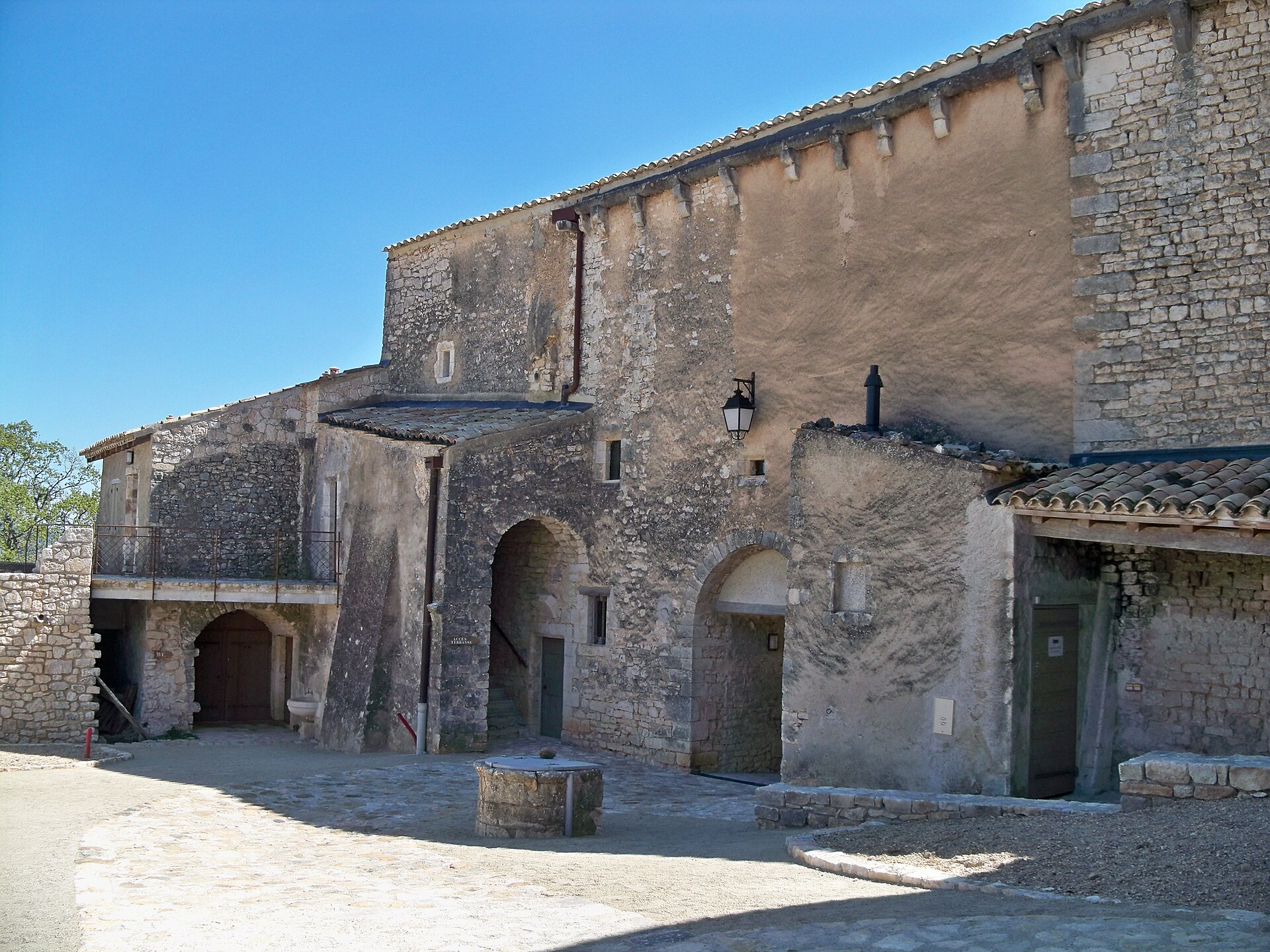 Château de Simiane-la-Rotonde (Simiane-la-Rotonde) Château de Simiane-la-Rotonde — château à Simiane-la-Rotonde, Alpes-de-Haute-Provence, intérieur, classé mh