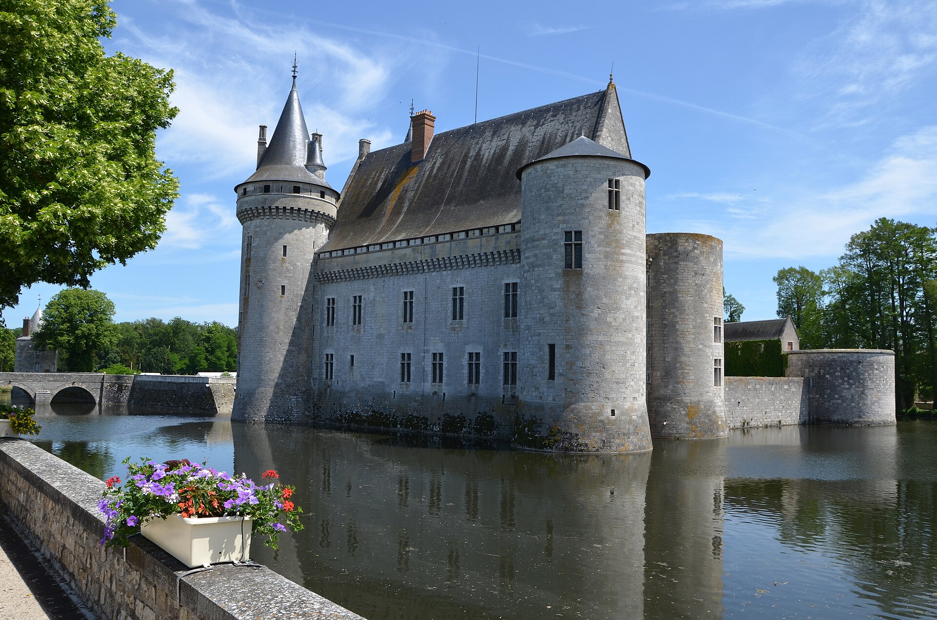 Château de Sully-sur-Loire (Sully-sur-Loire) Château de Sully-sur-Loire — château à Sully-sur-Loire, Loiret, intérieur, classé mh