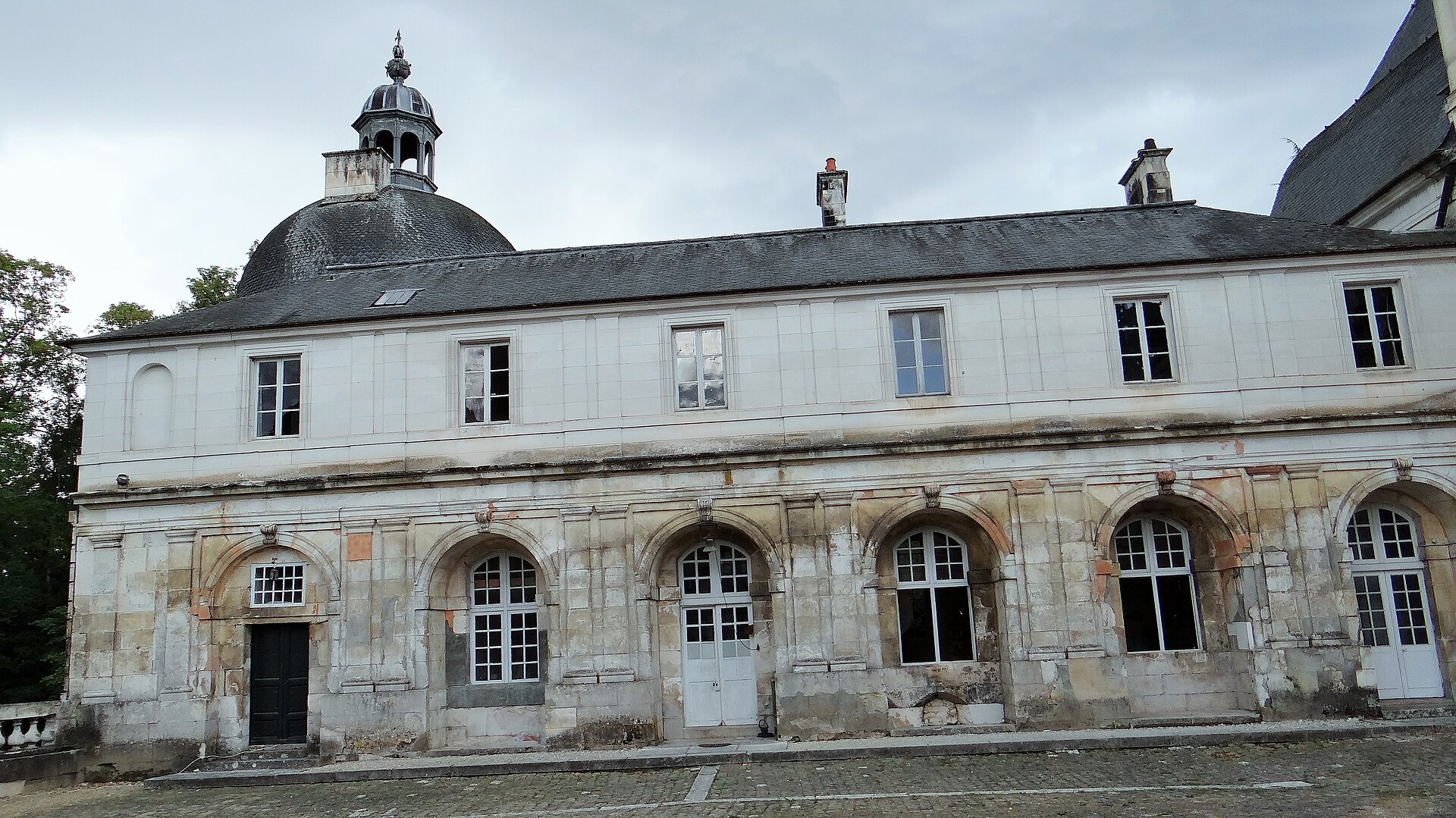 Château de Tanlay — château à Tanlay, Yonne, façade, classé mh