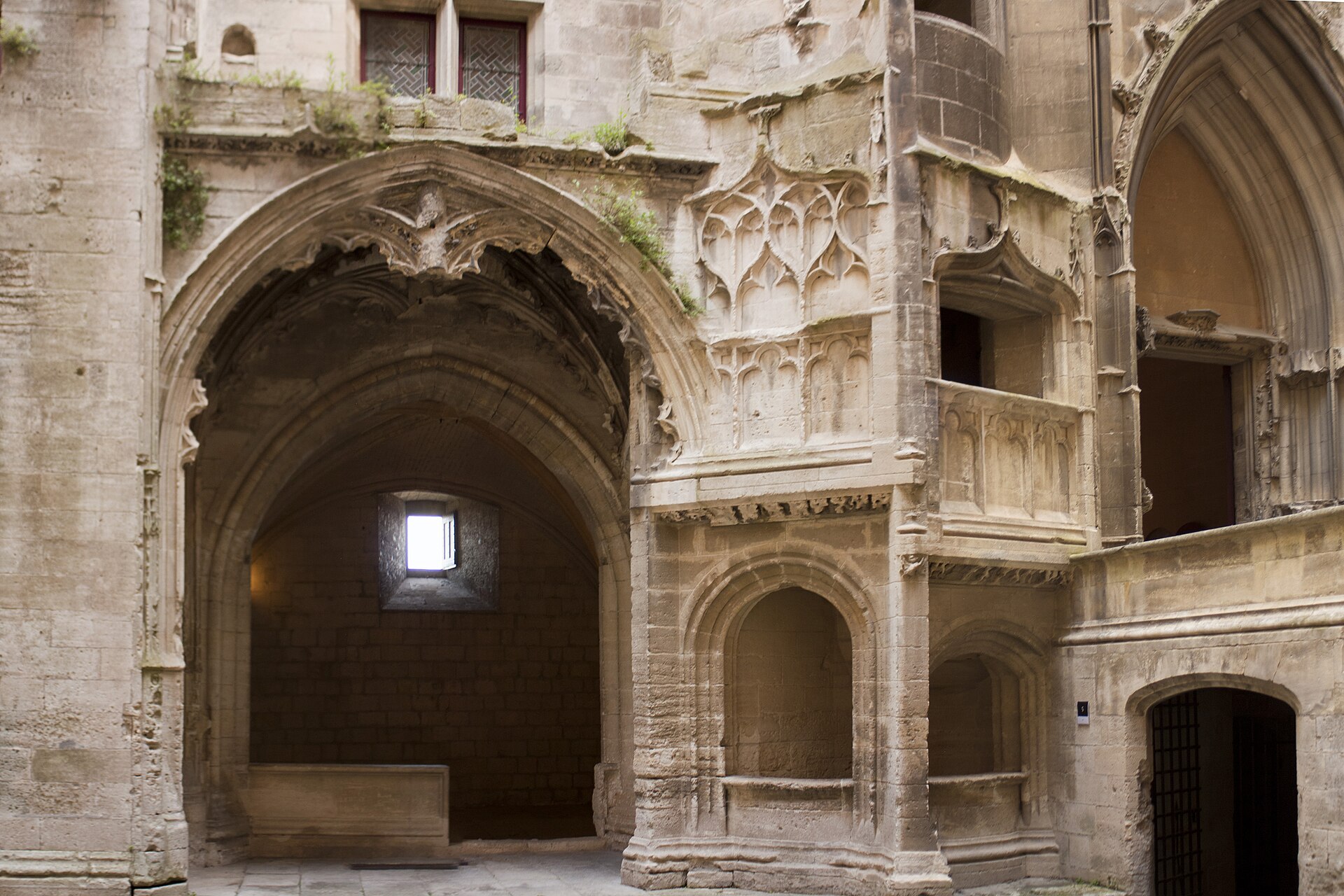 Château de Tarascon — château à Tarascon, Bouches-du-Rhône, intérieur, classé mh
