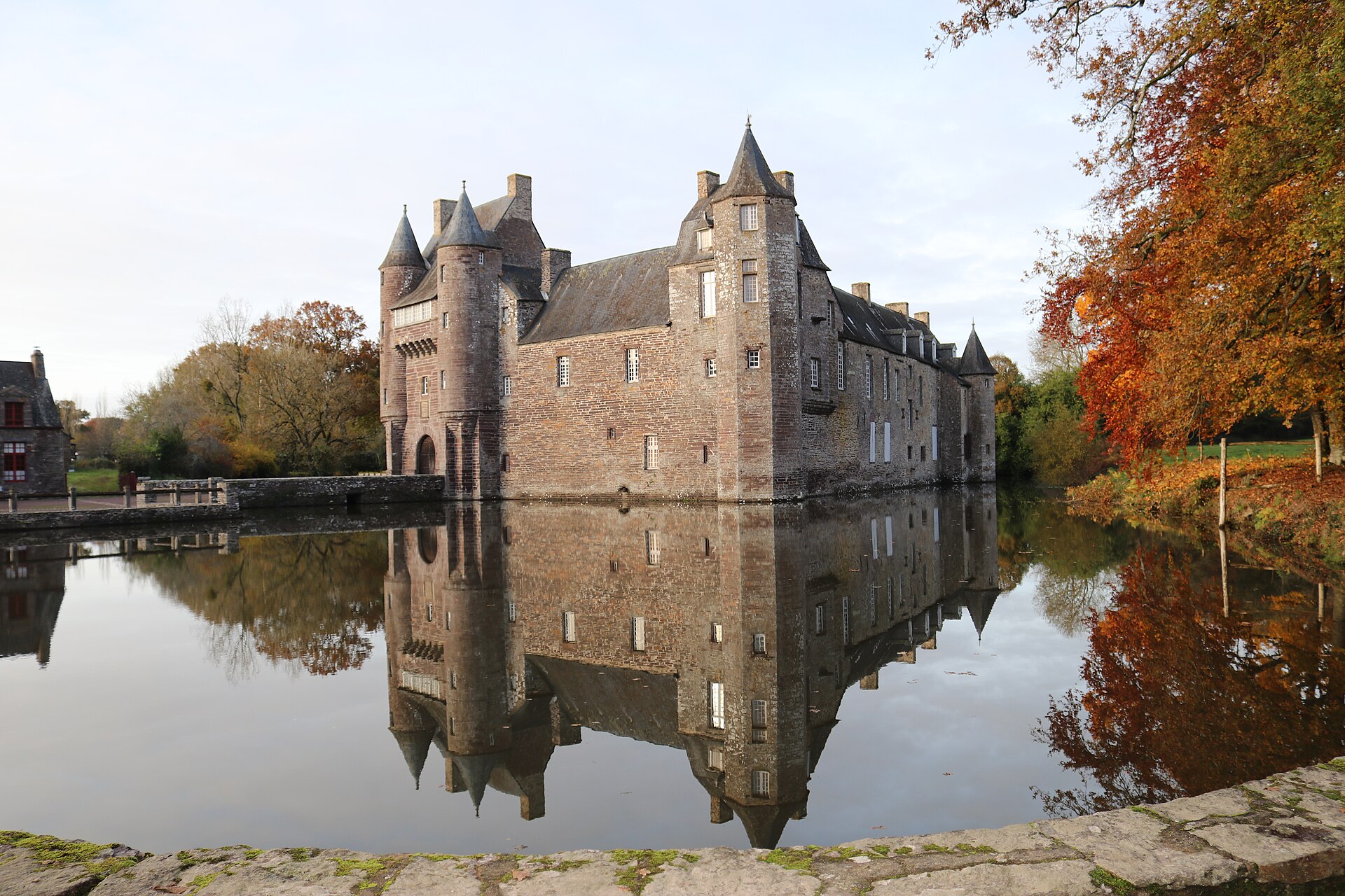 Château de Trécesson (Campénéac) Château de Trécesson — château à Campénéac, Morbihan, façade, classé mh