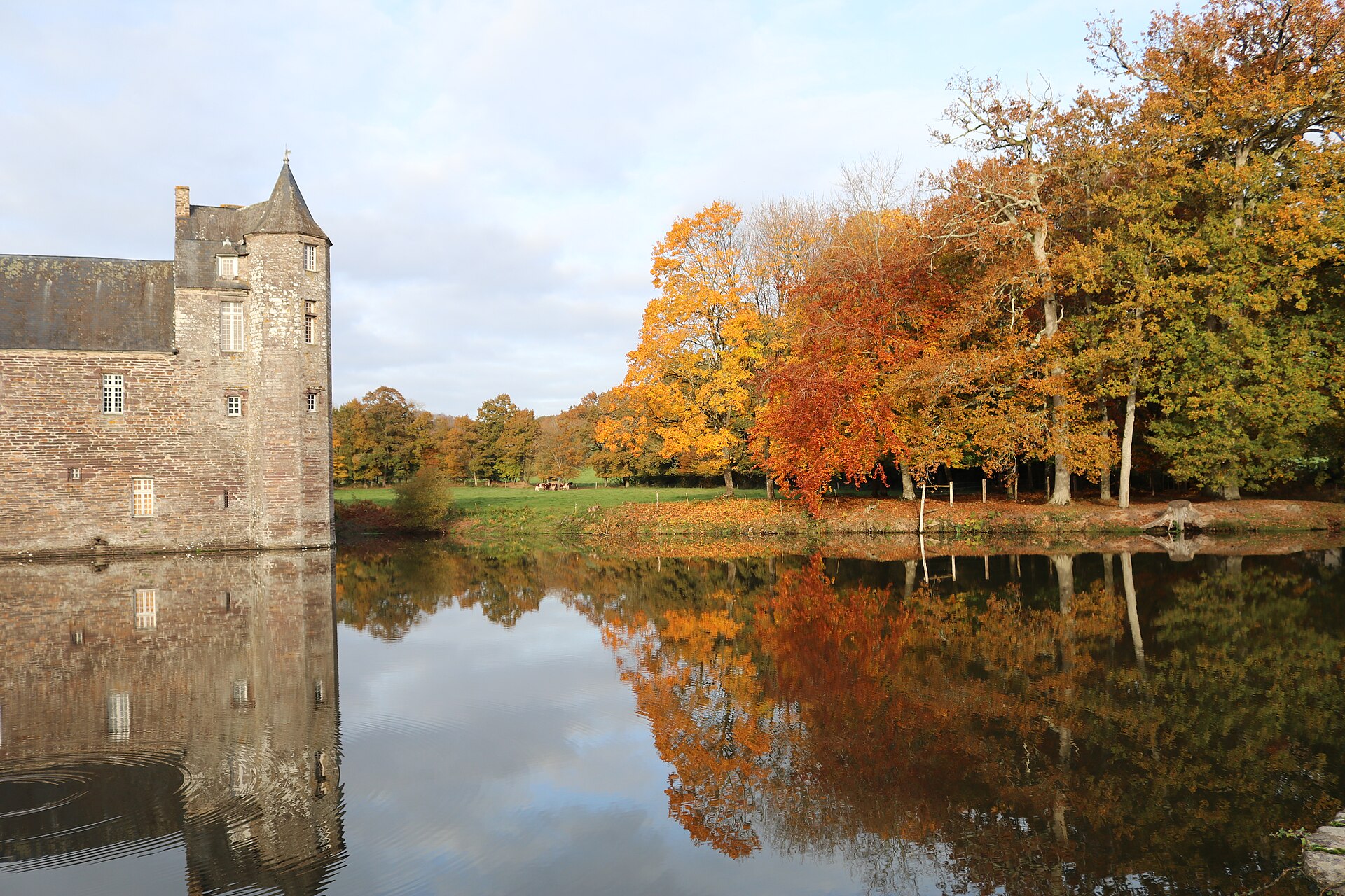 Château de Trécesson (Campénéac) Château de Trécesson — château à Campénéac, Morbihan, intérieur, classé mh
