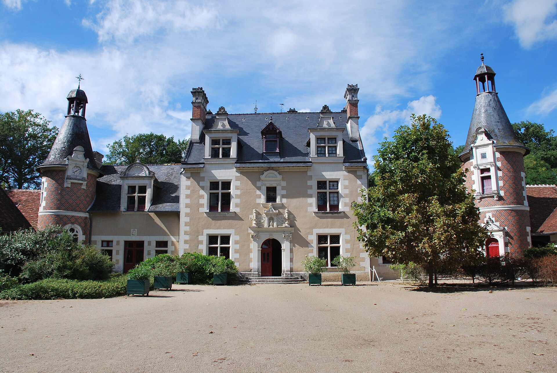Château de Troussay (Cheverny) Château de Troussay — château à Cheverny, Loir-et-Cher, façade, inscrit mh