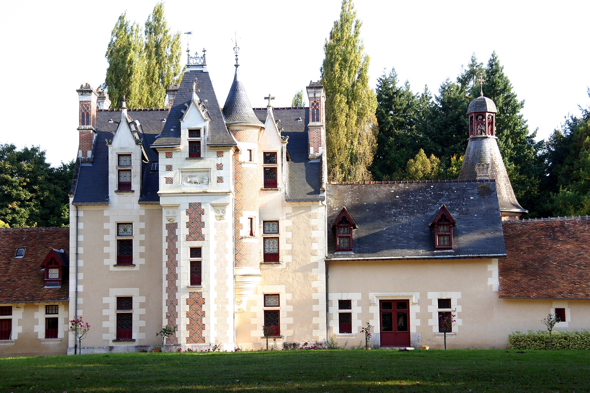 Château de Troussay (Cheverny) Château de Troussay — château à Cheverny, Loir-et-Cher, vue de nuit, inscrit mh