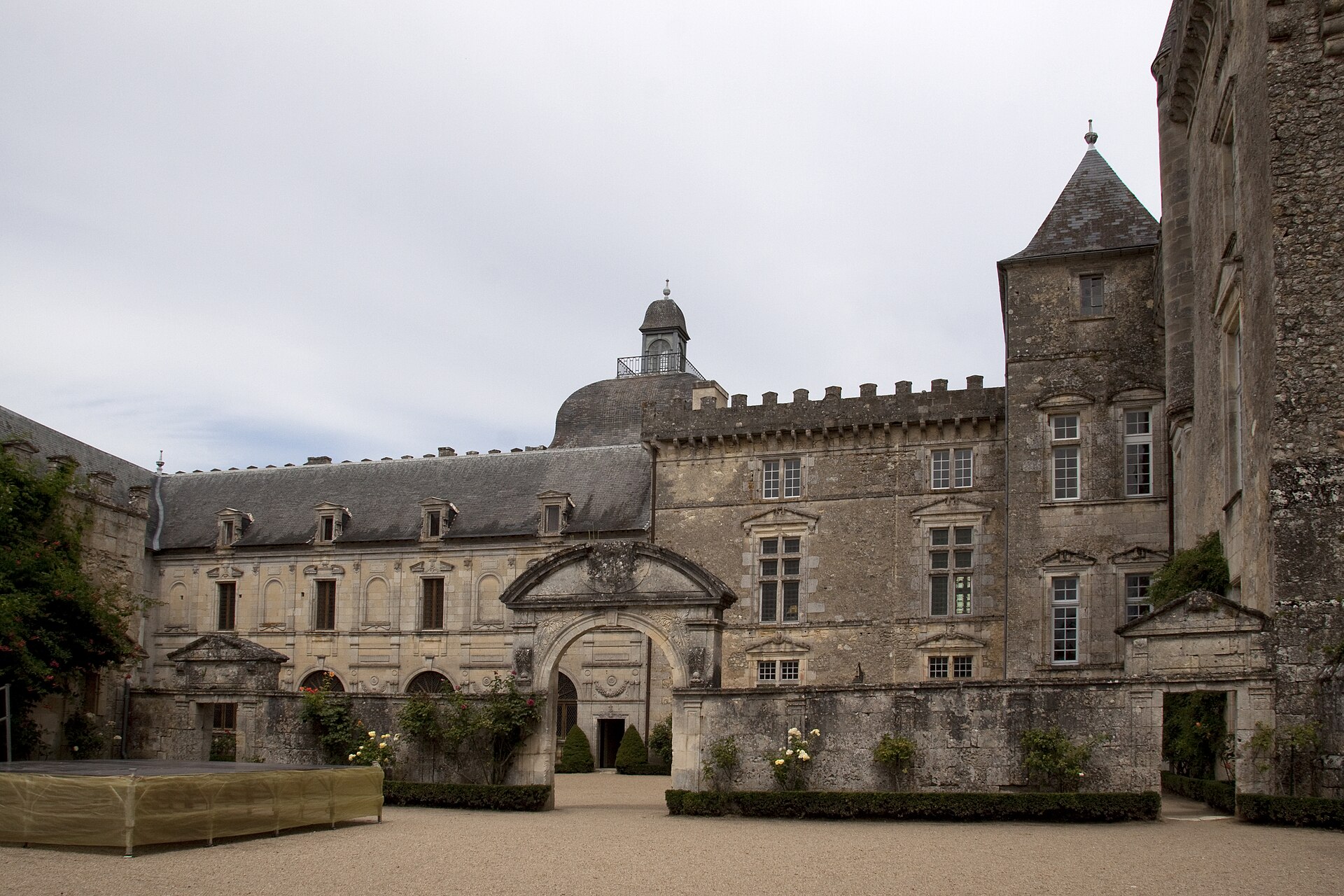 Château de Vayres (Vayres) Château de Vayres — château à Vayres, Gironde, façade, classé mh