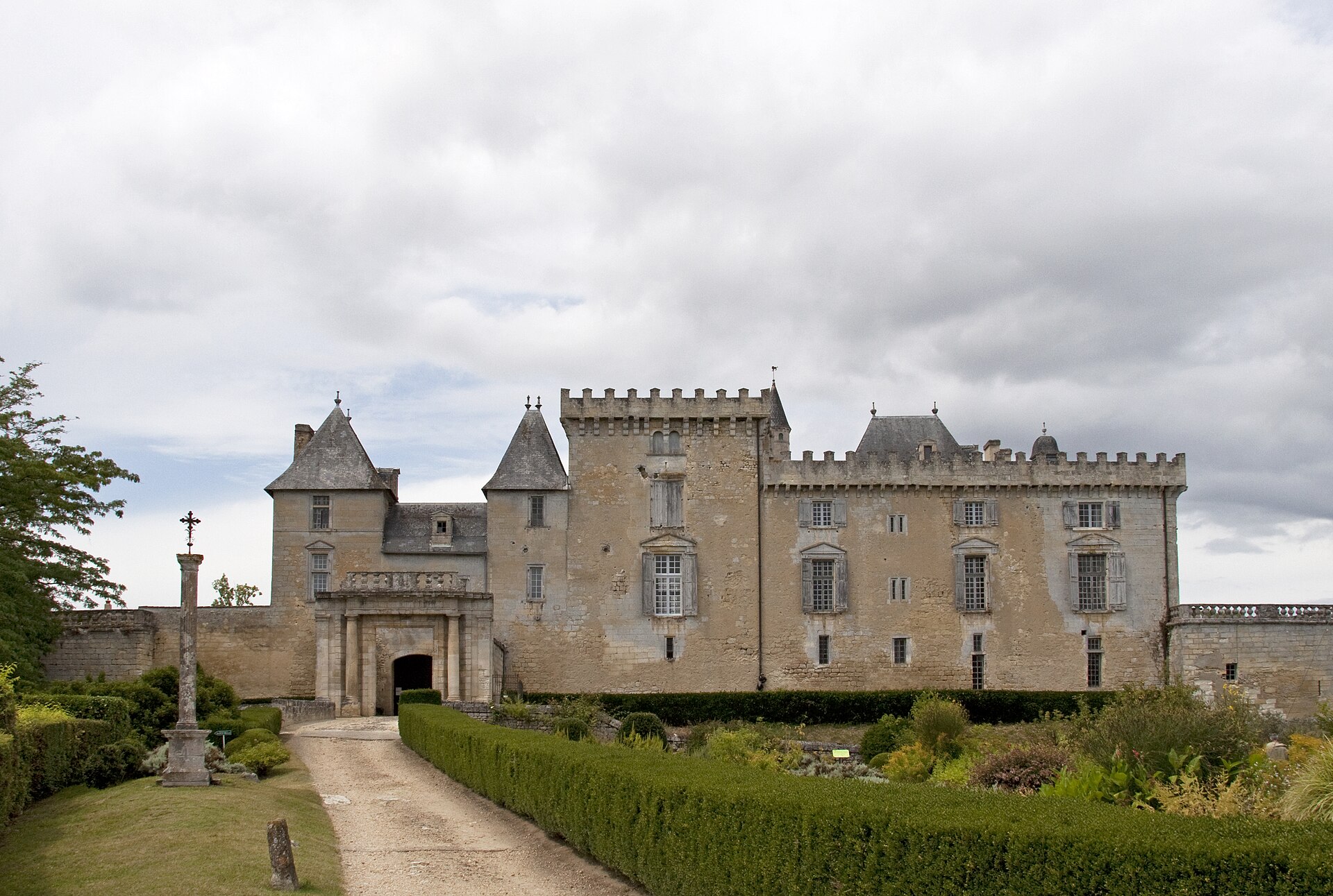 Château de Vayres (Vayres) Château de Vayres — château à Vayres, Gironde, vue de nuit, classé mh