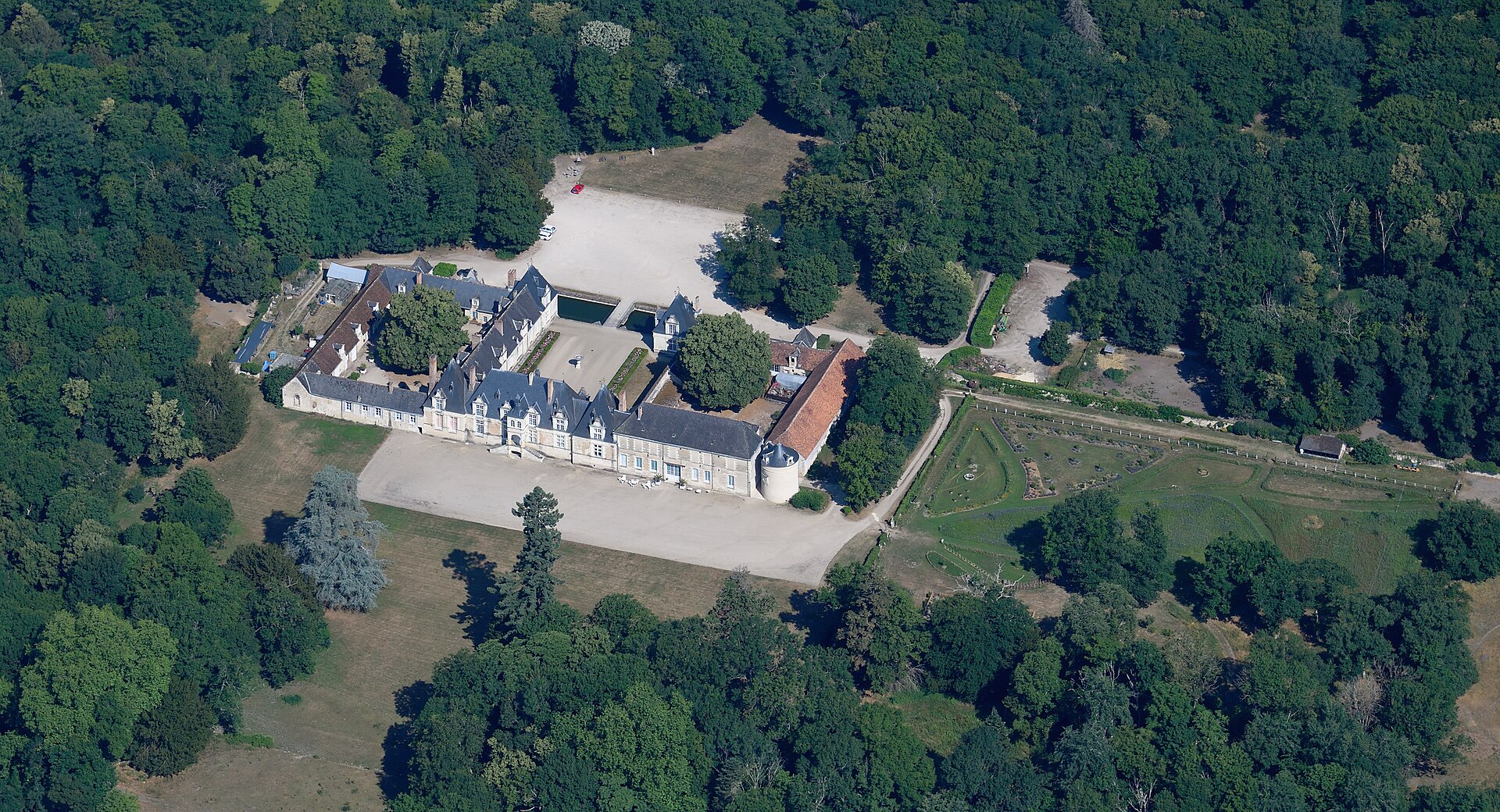 Château de Villesavin (Tour-en-Sologne) Château de Villesavin — château à Tour-en-Sologne, Loir-et-Cher, vue de nuit, classé mh