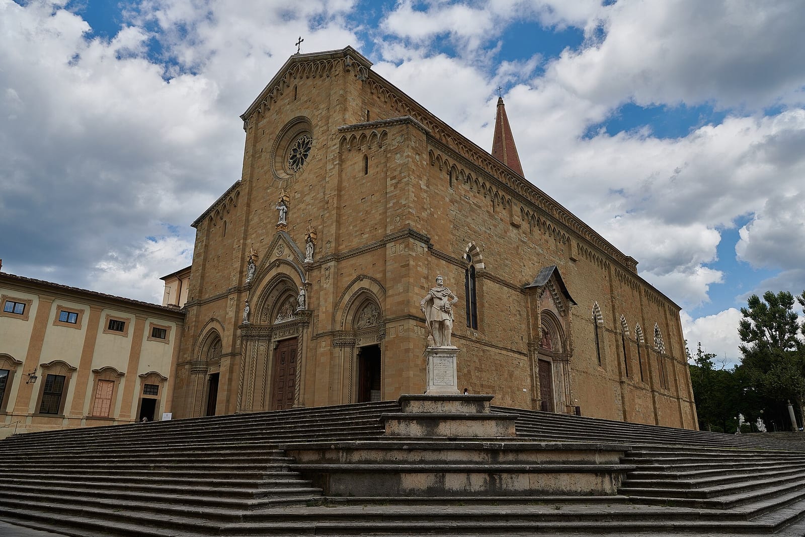 Façade de La cathédrale d'Arezzo (Duomo di San Donato)