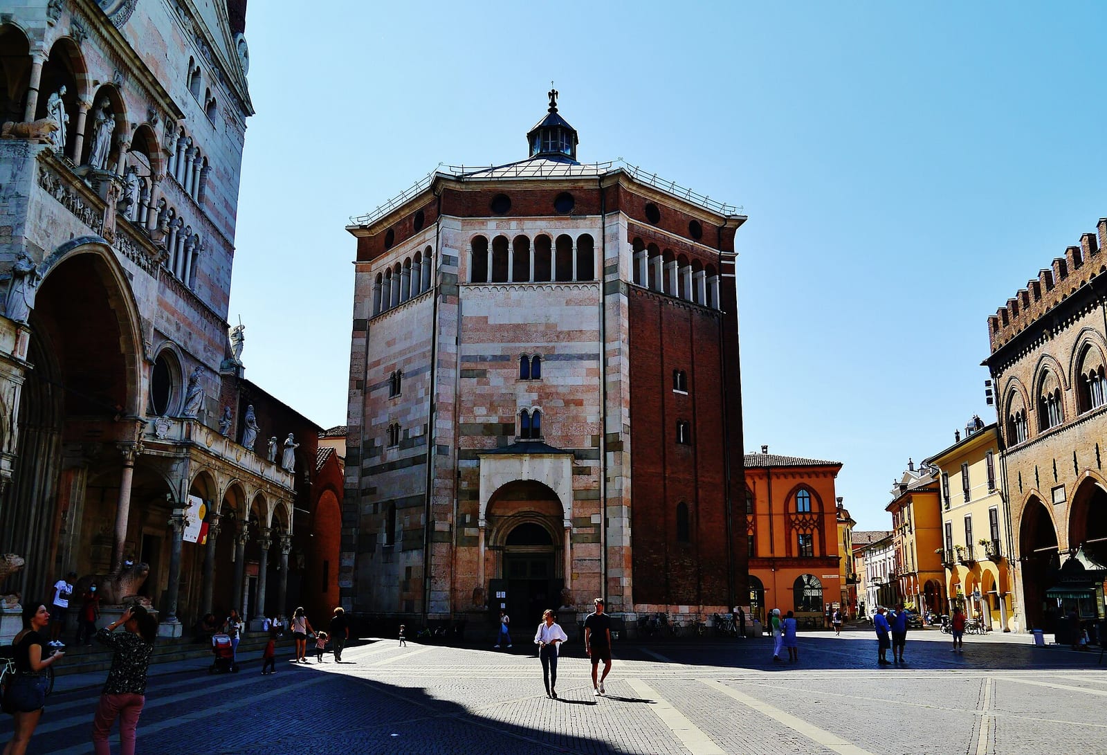 Façade de La Cathédrale de Crémone et ses fresques Renaissance
