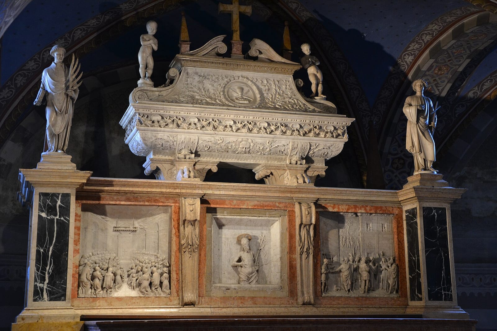 Intérieur de La Cathédrale de Crémone et ses fresques Renaissance