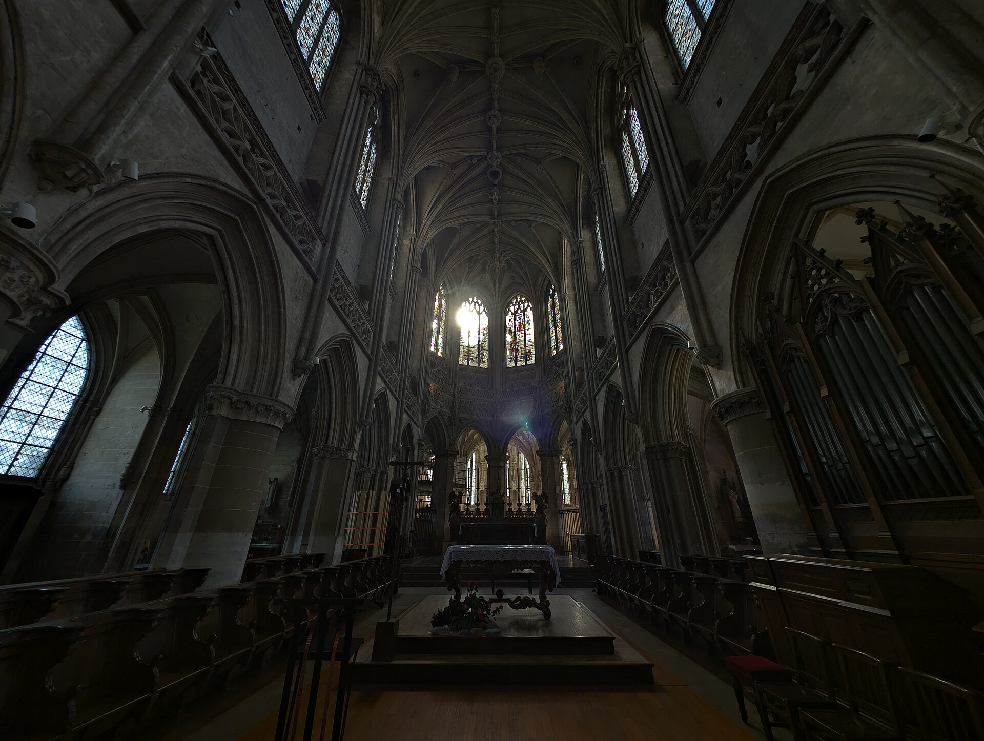 Église Saint-Pierre de Caen (Caen) Église Saint-Pierre de Caen — édifice religieux à Caen, Calvados, intérieur, classé mh