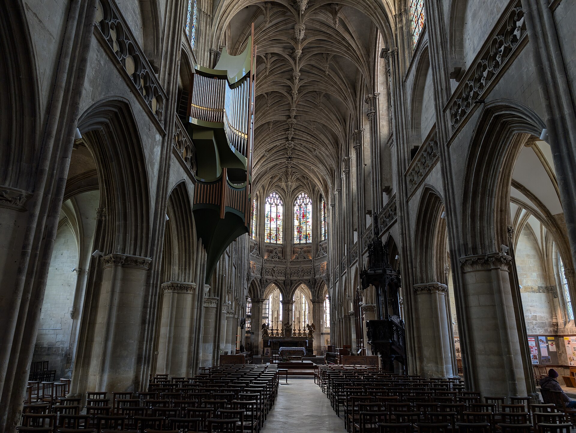 Église Saint-Pierre de Caen (Caen) Église Saint-Pierre de Caen — édifice religieux à Caen, Calvados, vue de nuit, classé mh