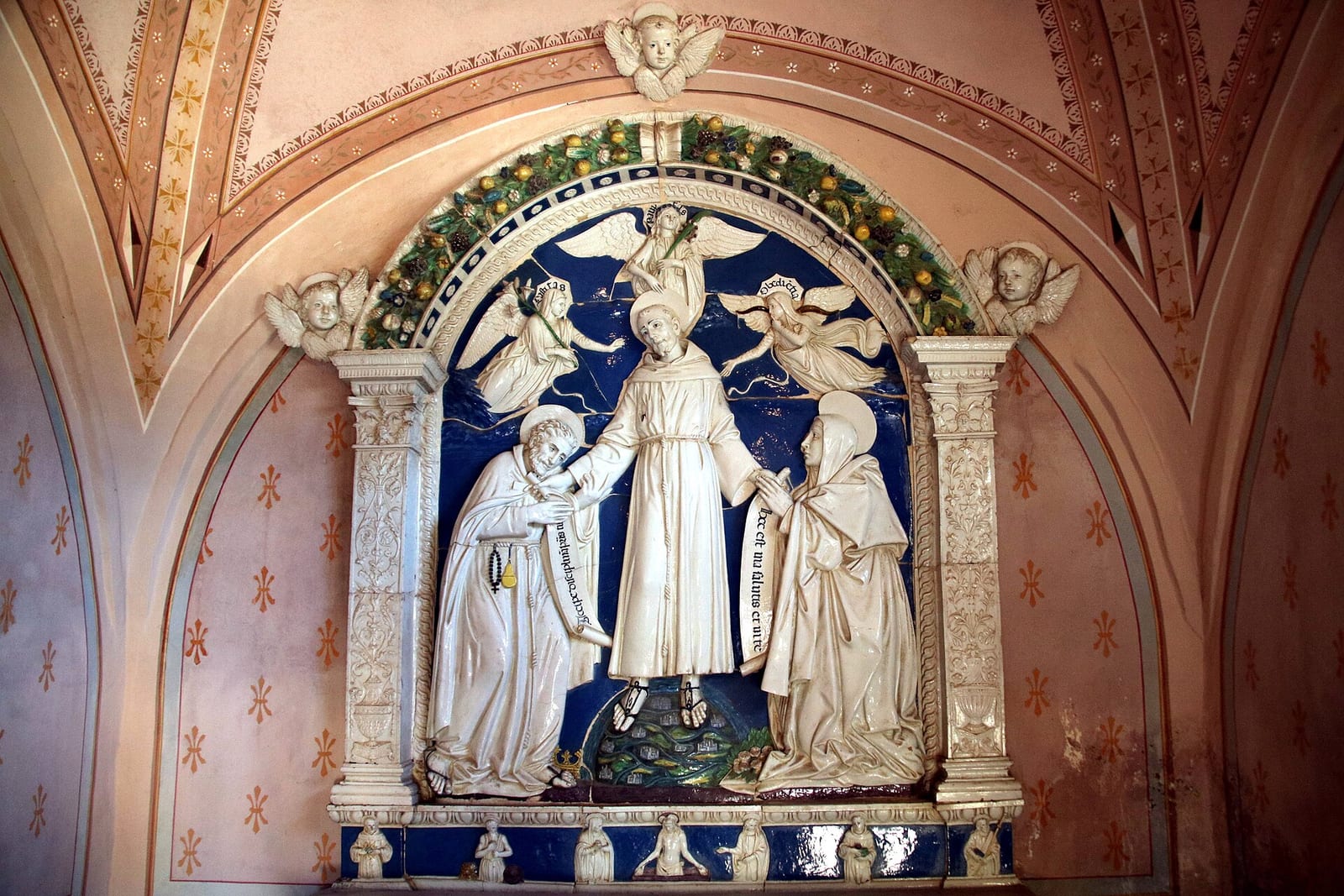 Intérieur de L'Église San Girolamo de Volterra