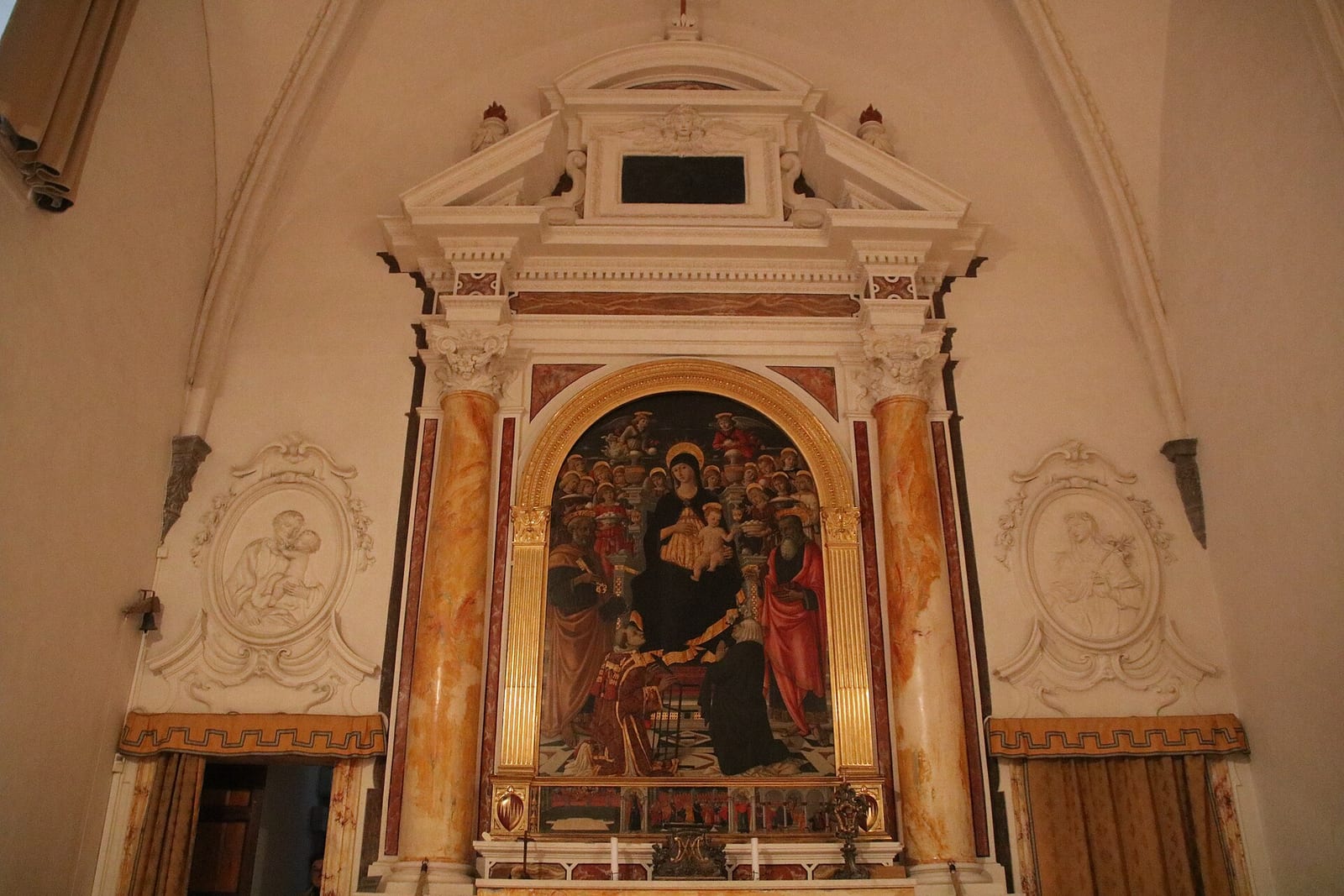 Intérieur de L'église Santa Maria delle Nevi
