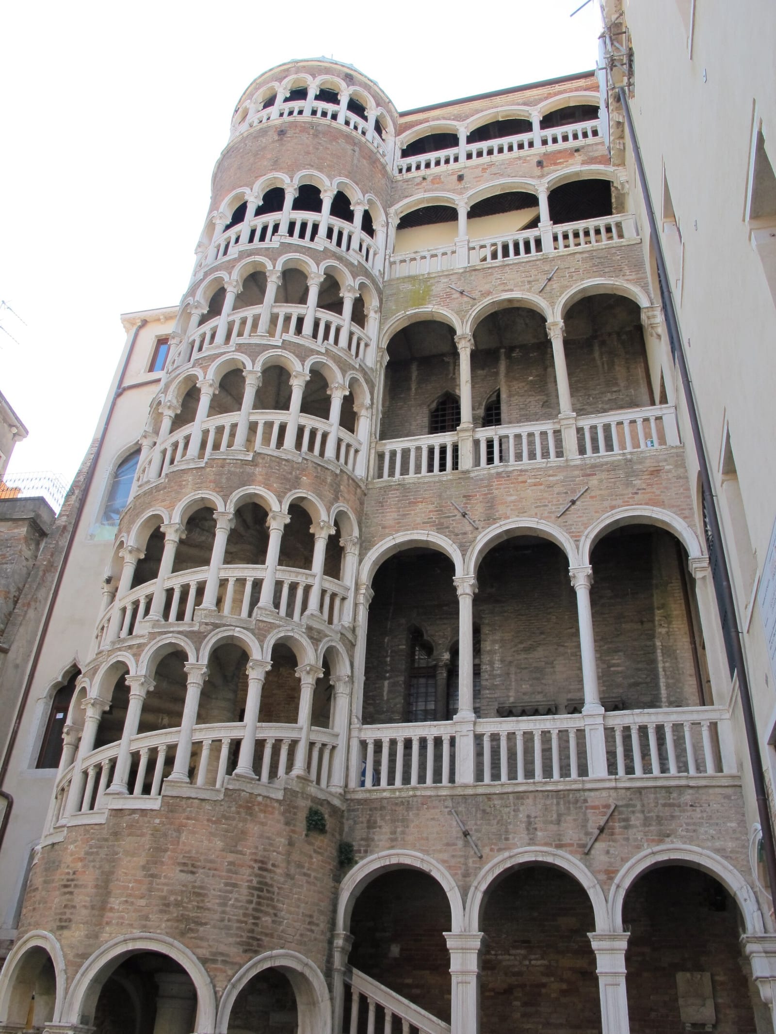 Vue de L'escalier du Bovolo (Scala Contarini del Bovolo)