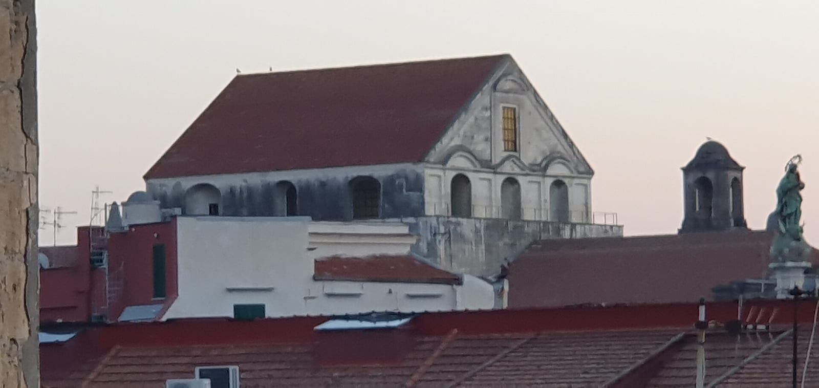 La facciata di Palazzo Sanseverino (Gesù Nuovo) a Napoli