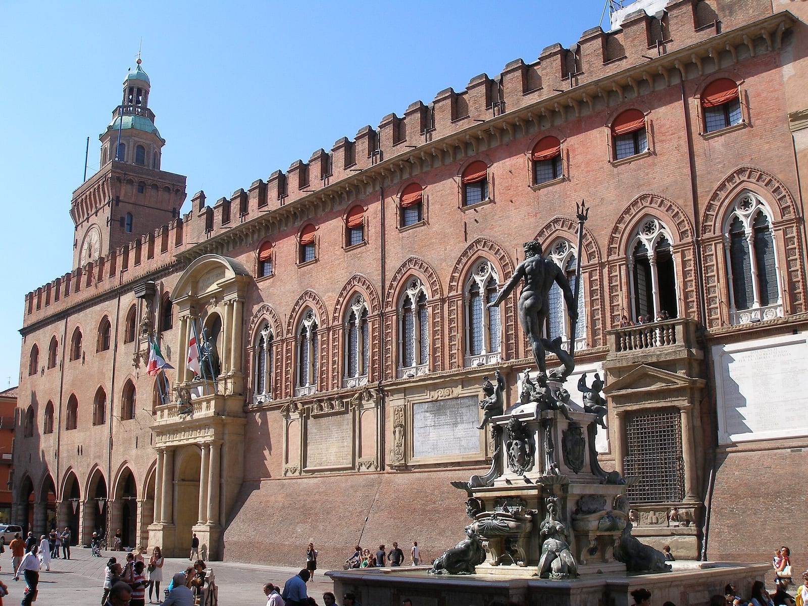 Façade de La Fontaine de Neptune à Bologne