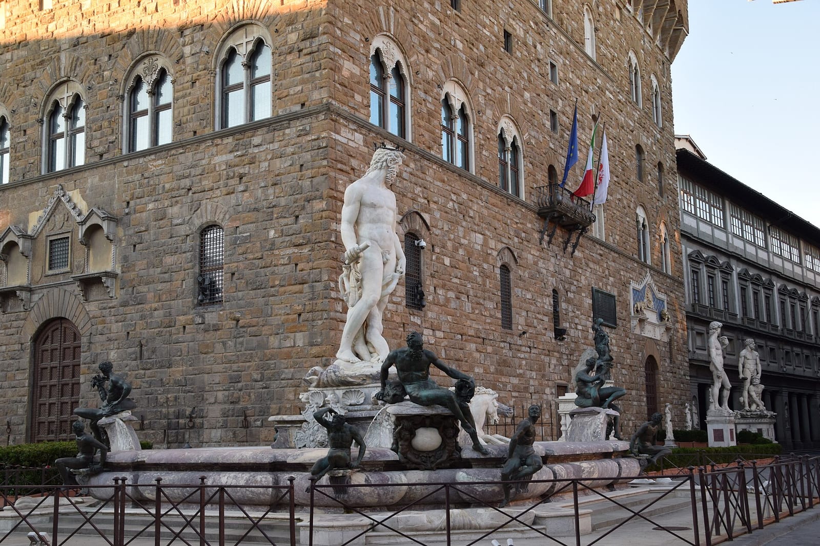 Façade de La Fontaine de Neptune