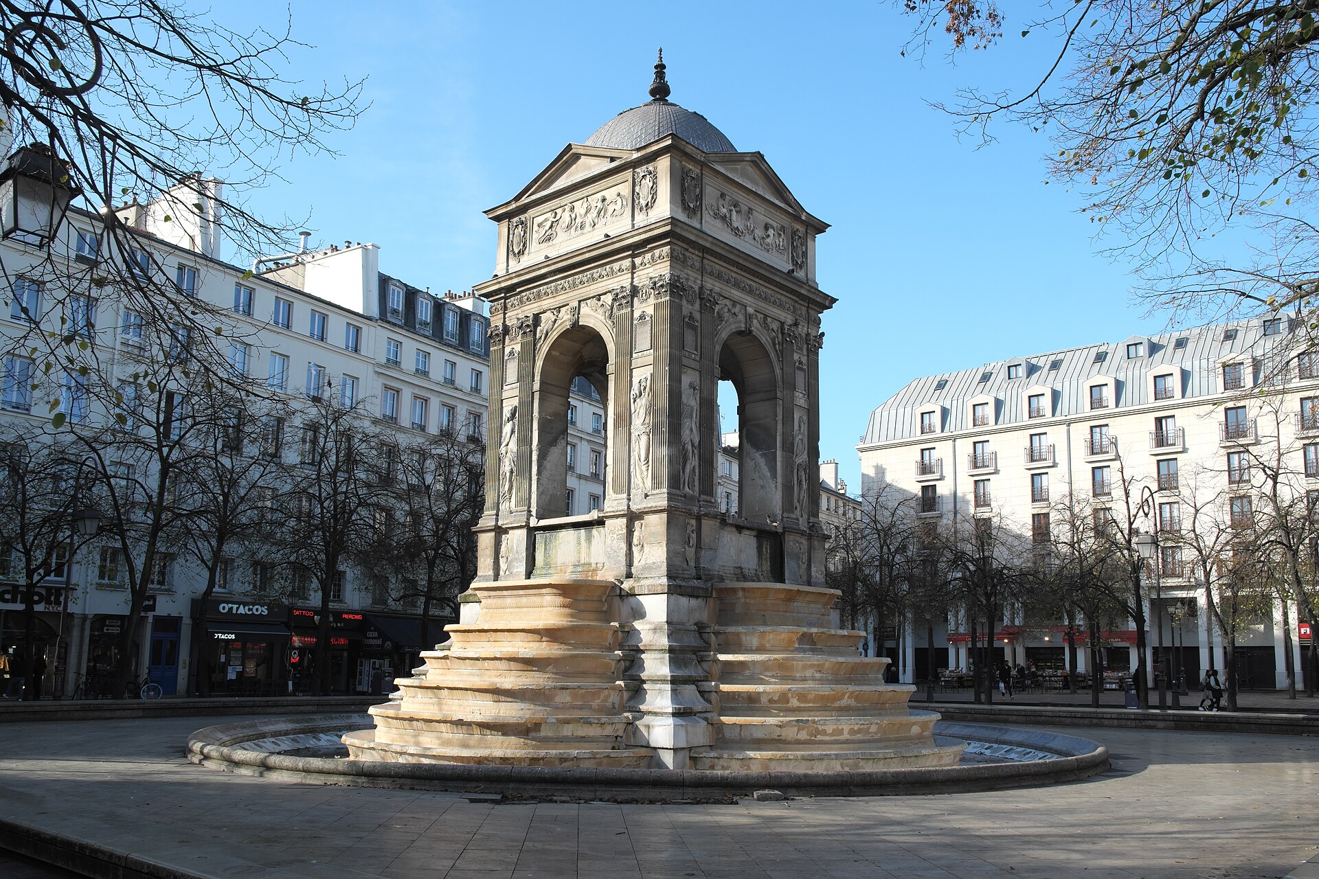 Fontaine des Innocents (Paris (1er)) Fontaine des Innocents — architecture utilitaire à Paris (1er), Paris, intérieur, classé mh