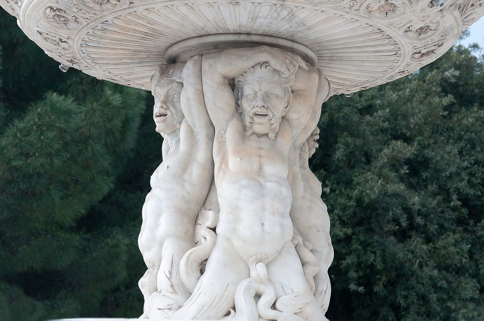 Façade de La Fontaine d'Orion à Messine