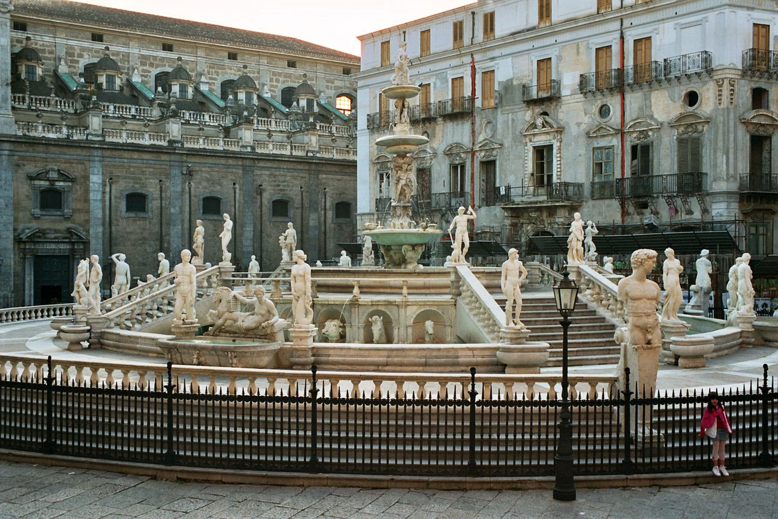 La Fontaine Pretoria à Palerme dans son environnement